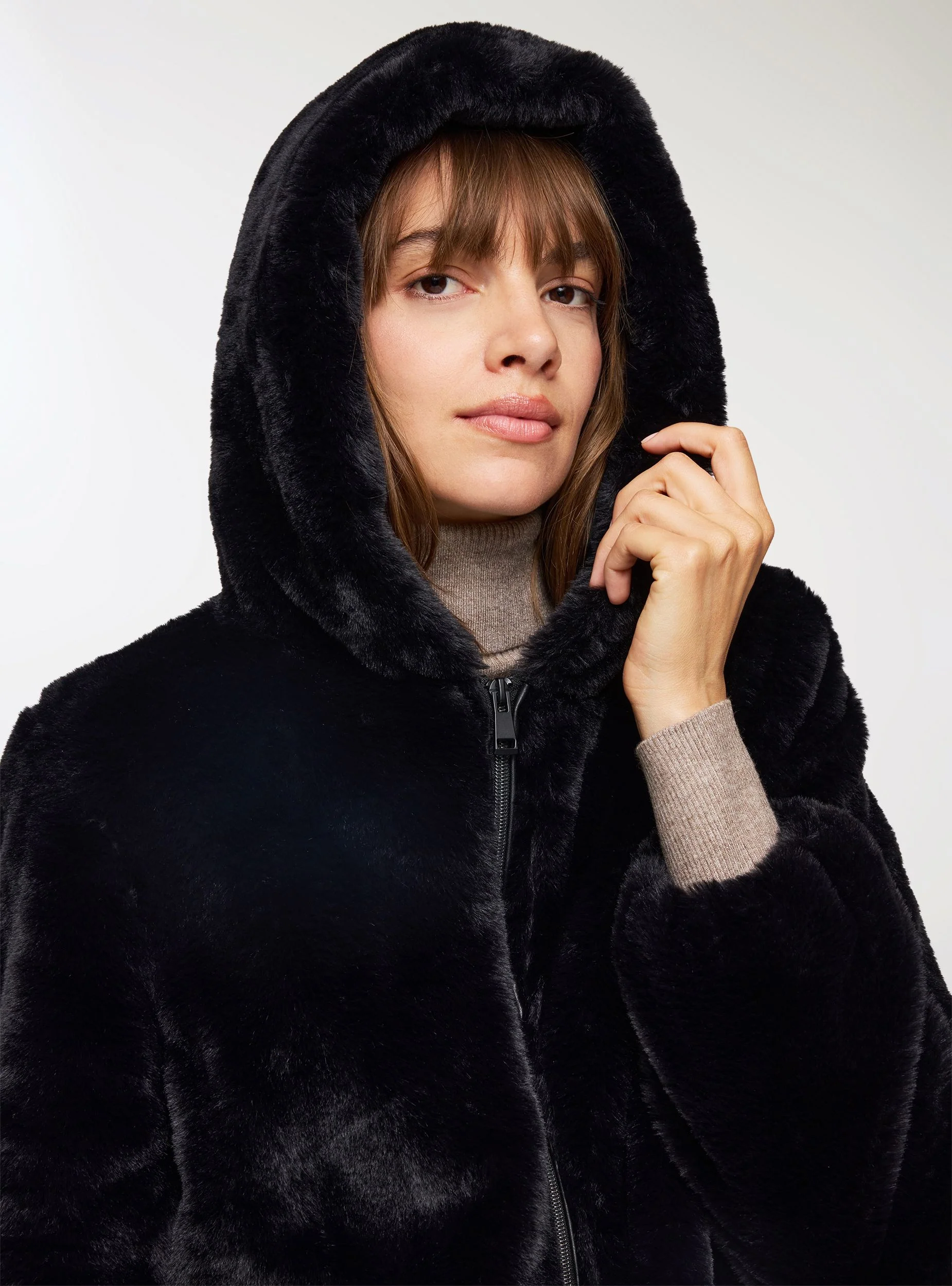 Cappotto in similpelliccia con cappuccio - Image 3