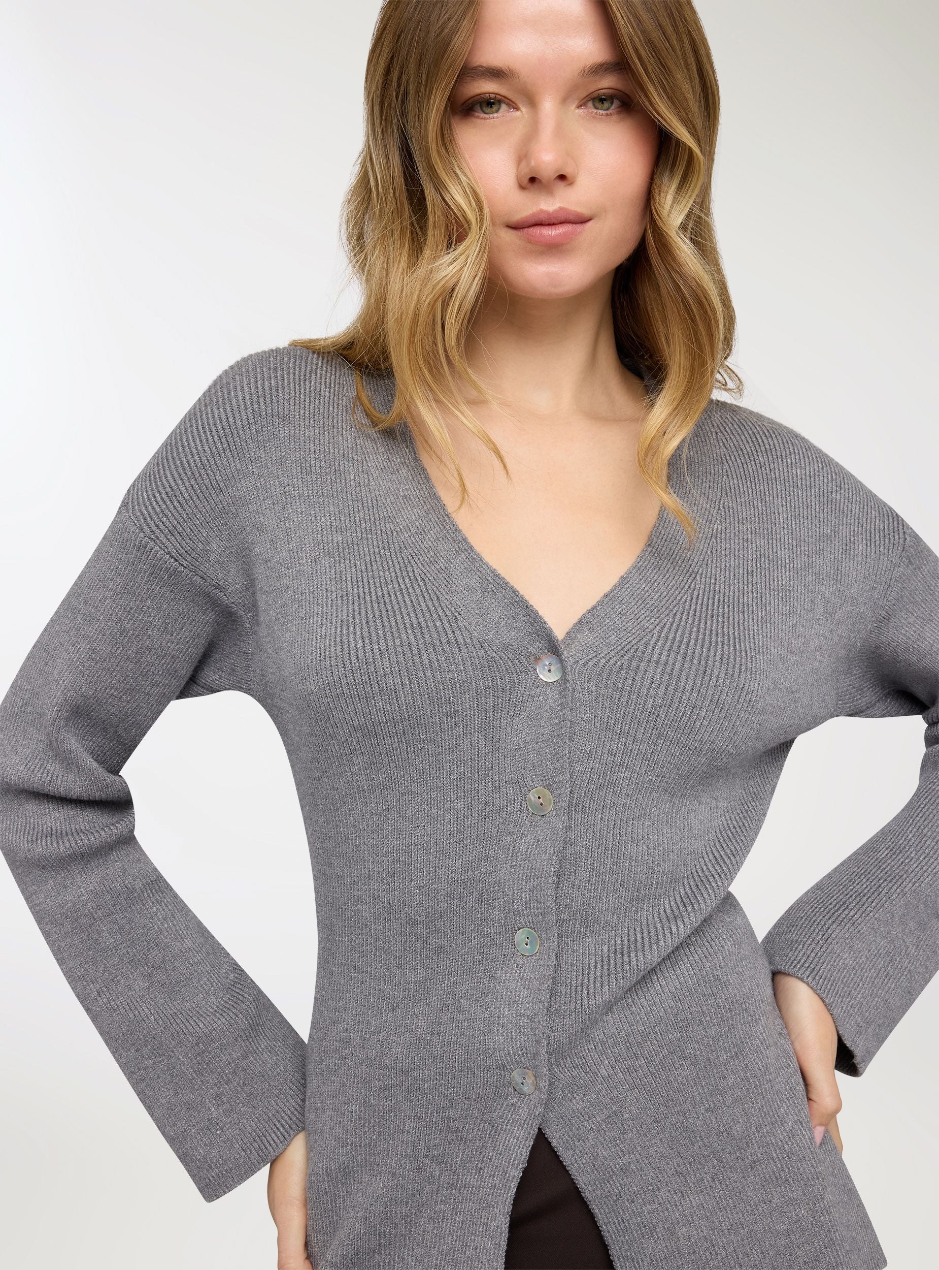 Cardigan aderente con bottoni - Image 2