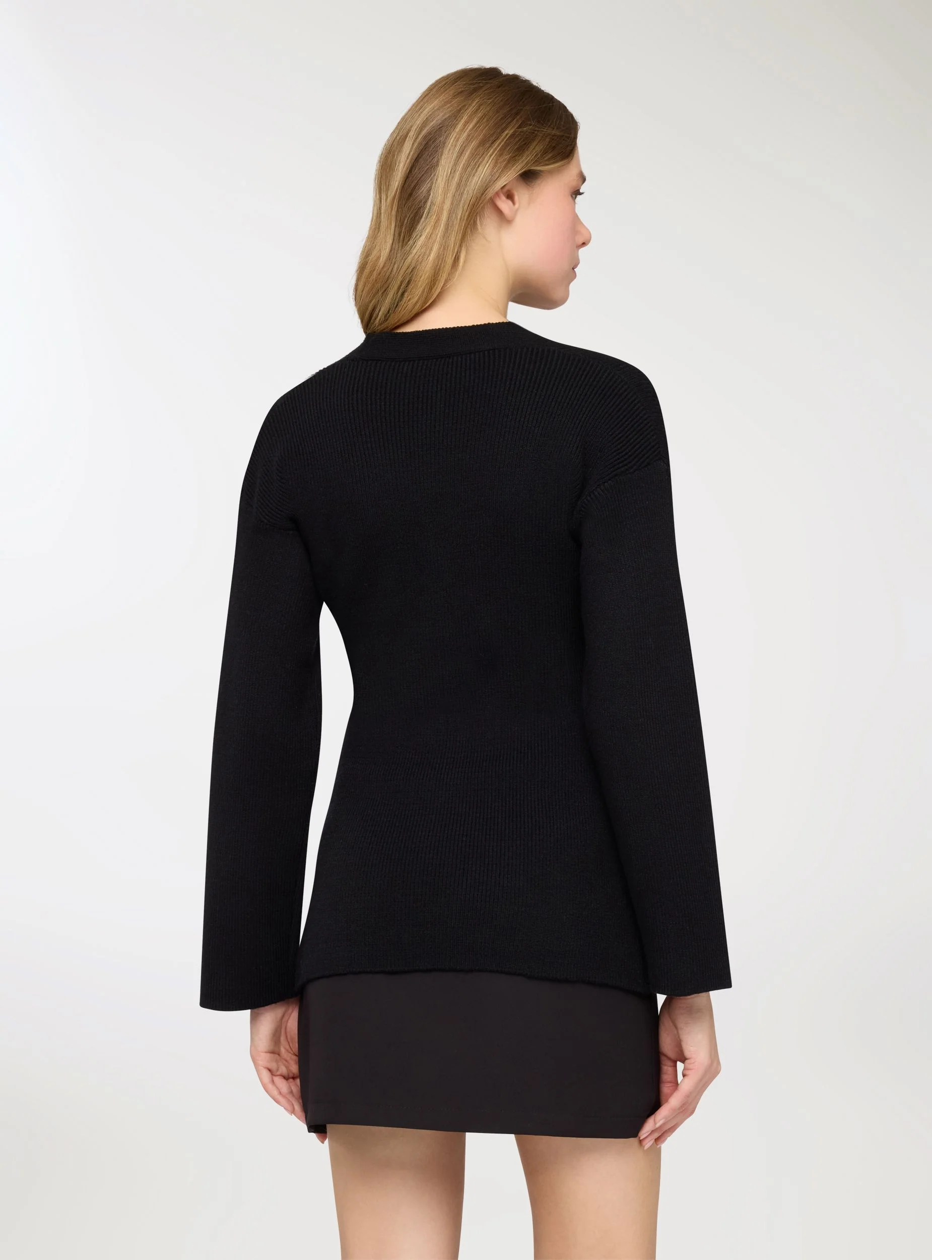 Cardigan aderente con bottoni