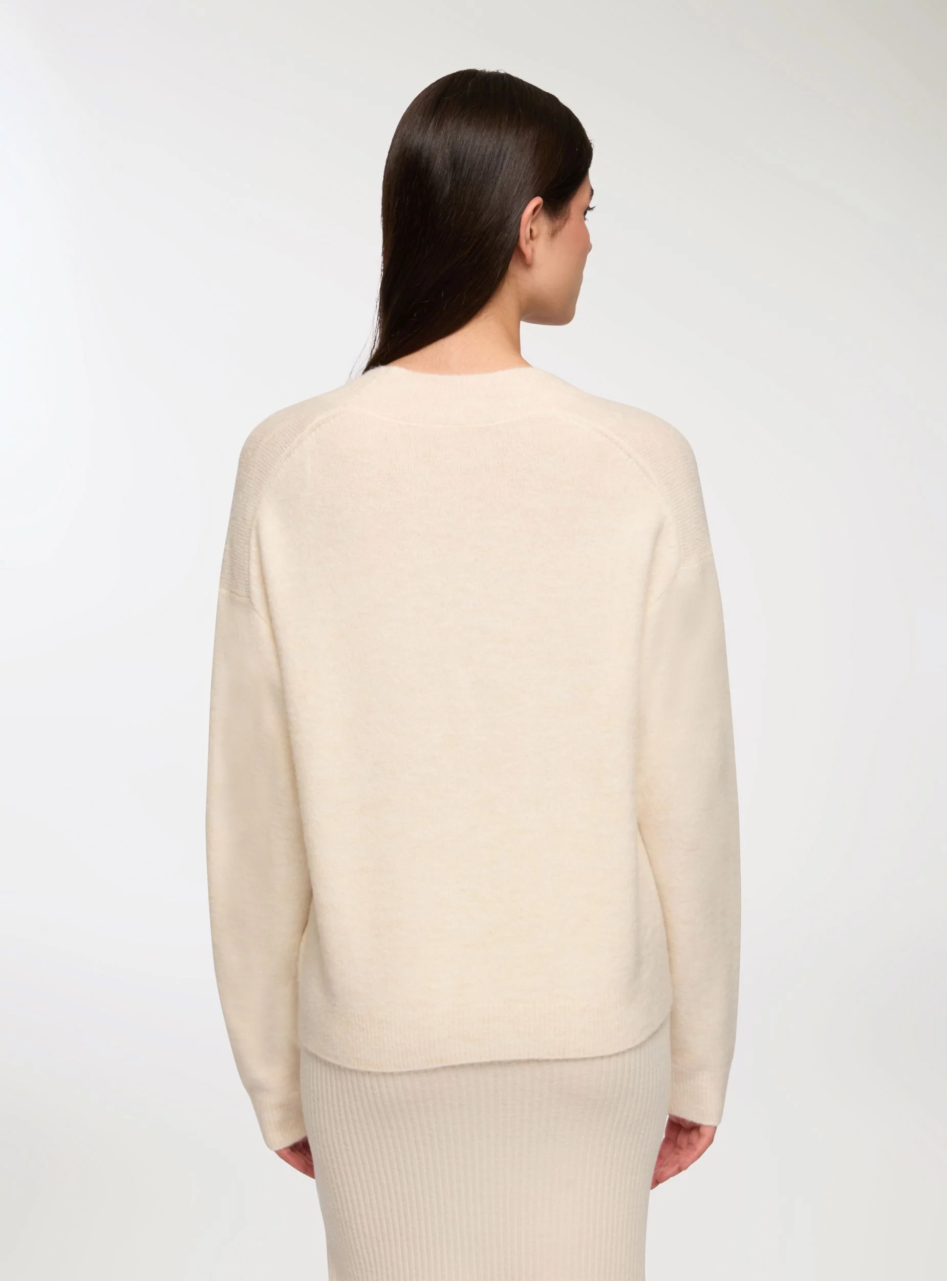 Cardigan con scollo a V e tasche - Image 3