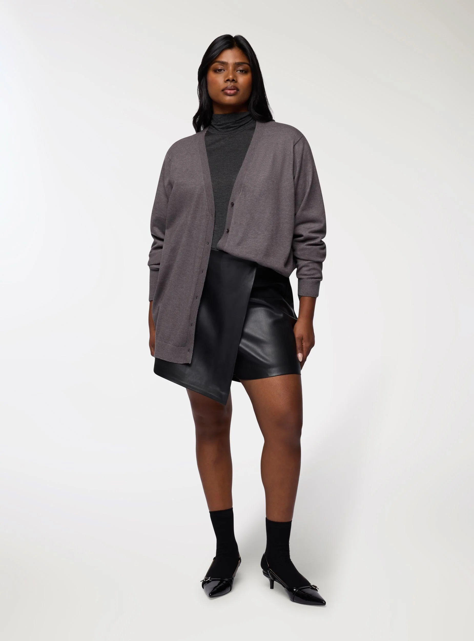 Cardigan scollo a v con bottoni