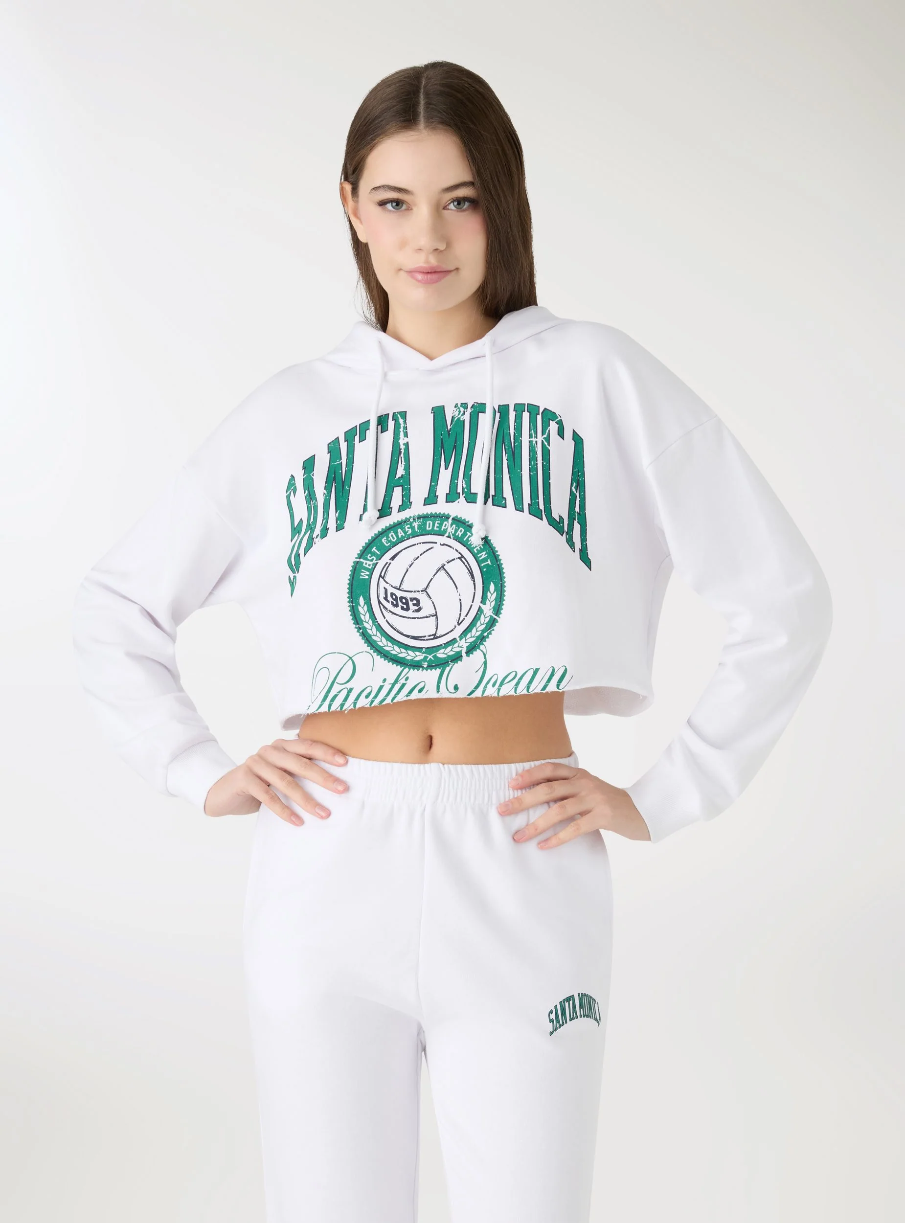 Felpa crop con cappuccio e stampa college - Image 2