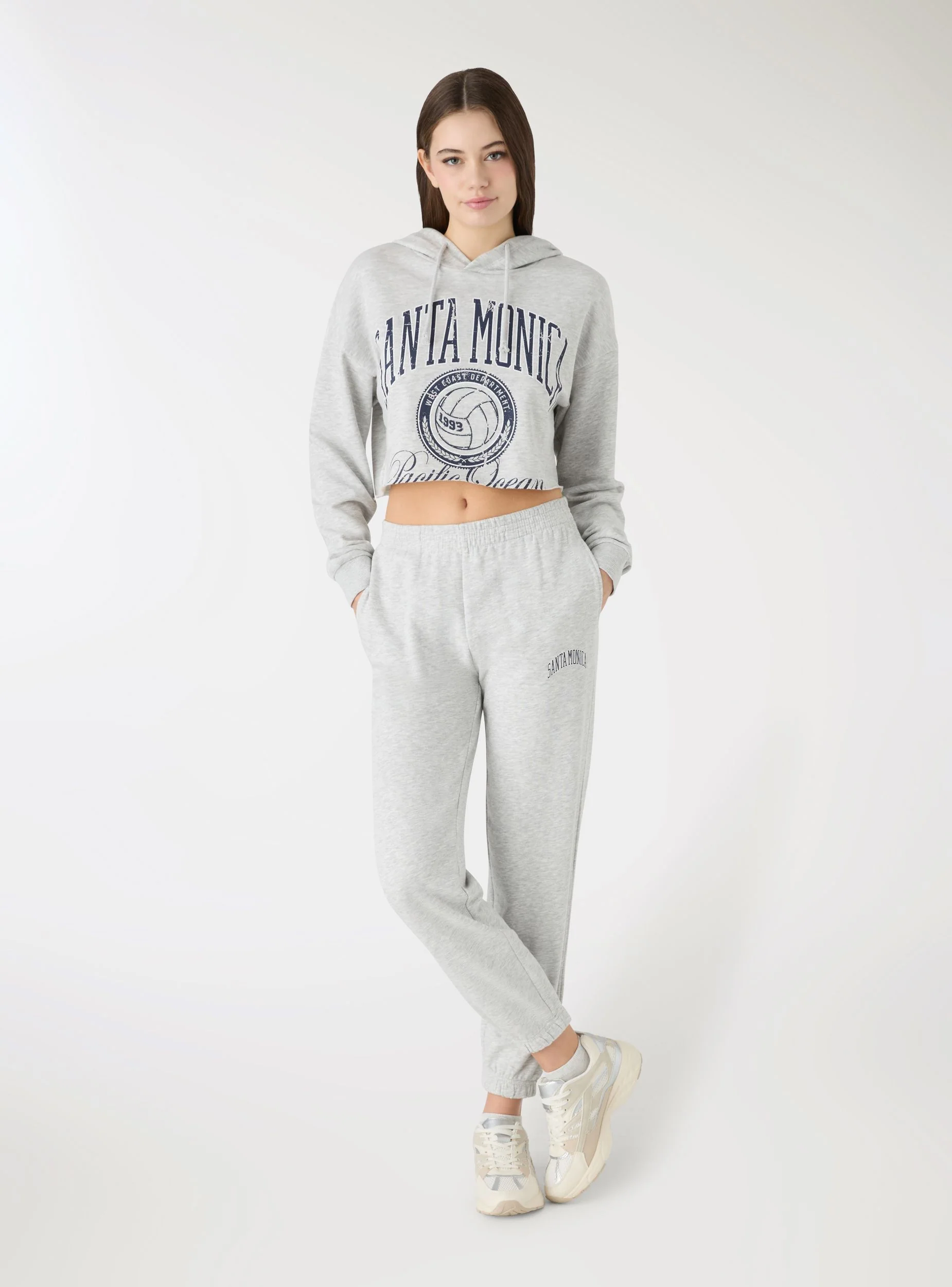 Felpa crop con cappuccio e stampa college - Image 3