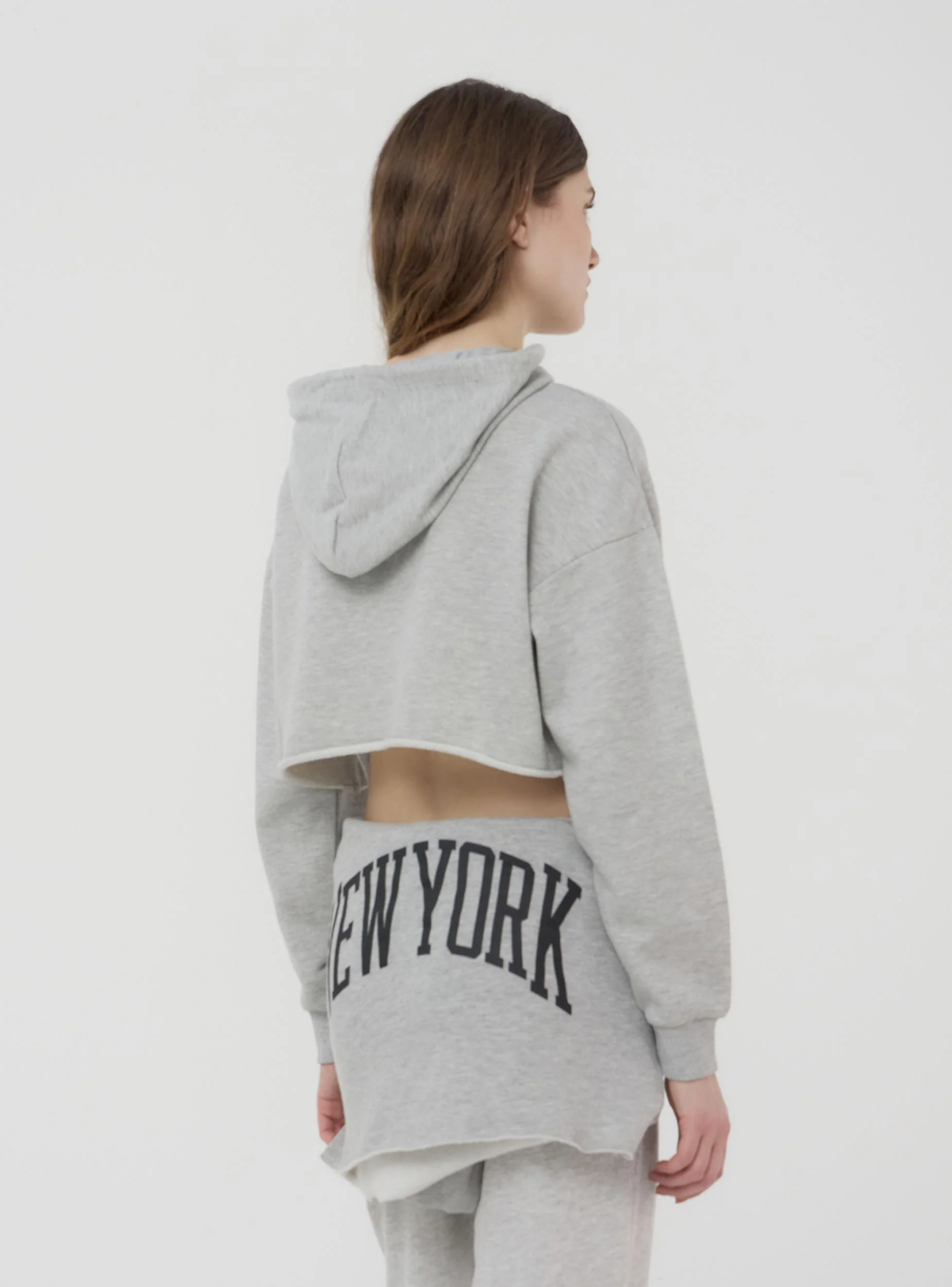 Felpa crop con cappuccio e stampa New York