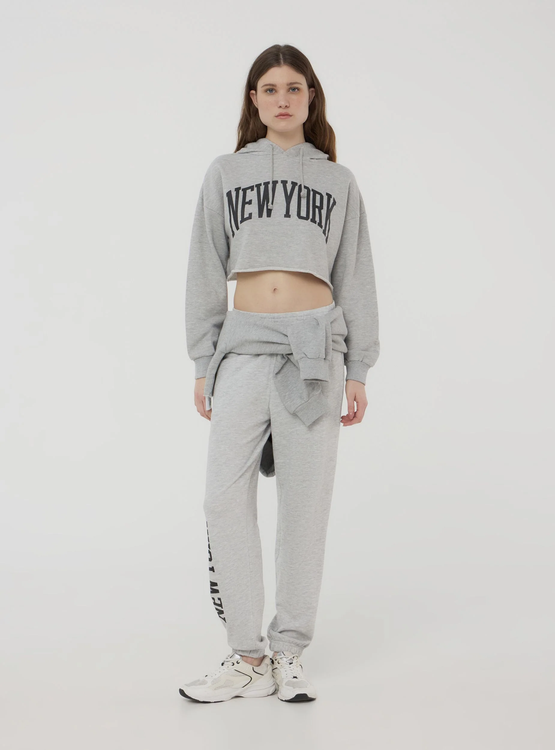 Felpa crop con cappuccio e stampa New York - Image 3