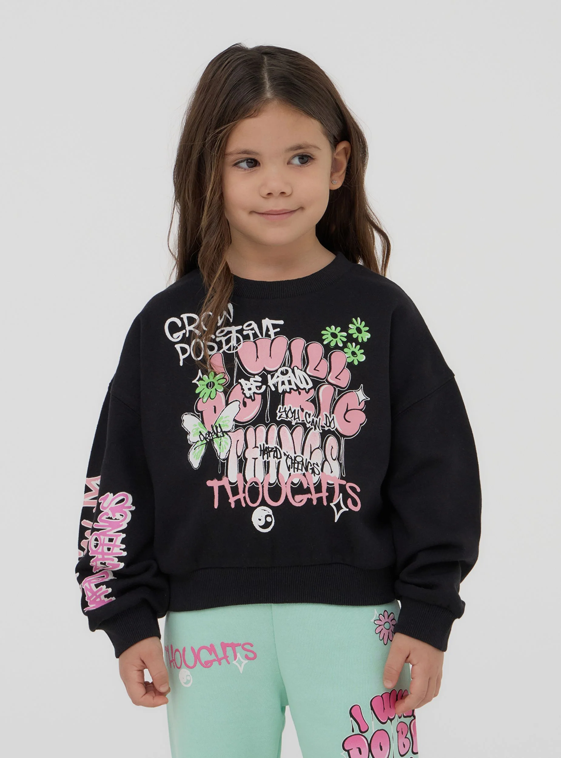 Felpa crop leggera con stampa stile graffiti - Image 7