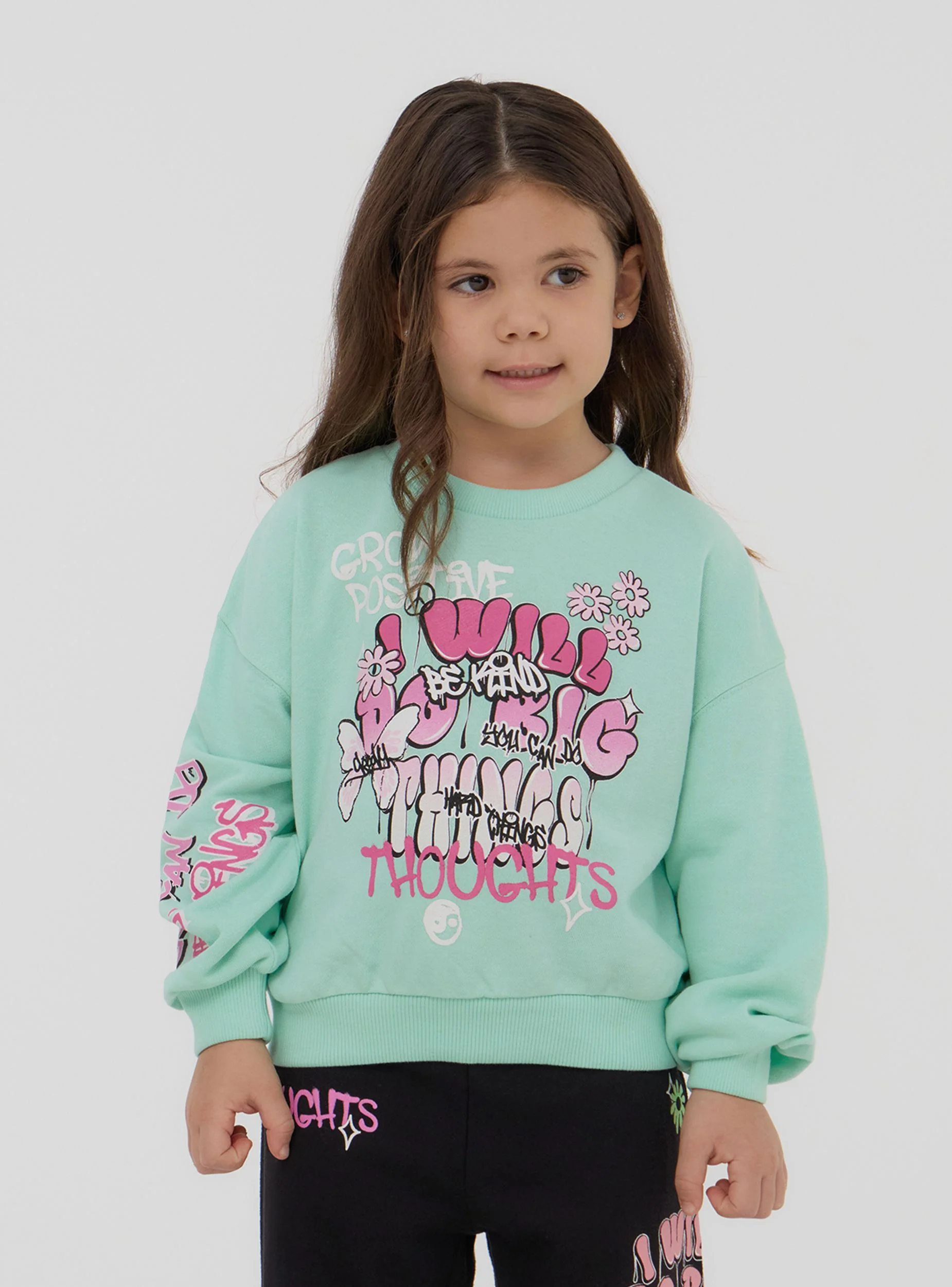 Felpa crop leggera con stampa stile graffiti
