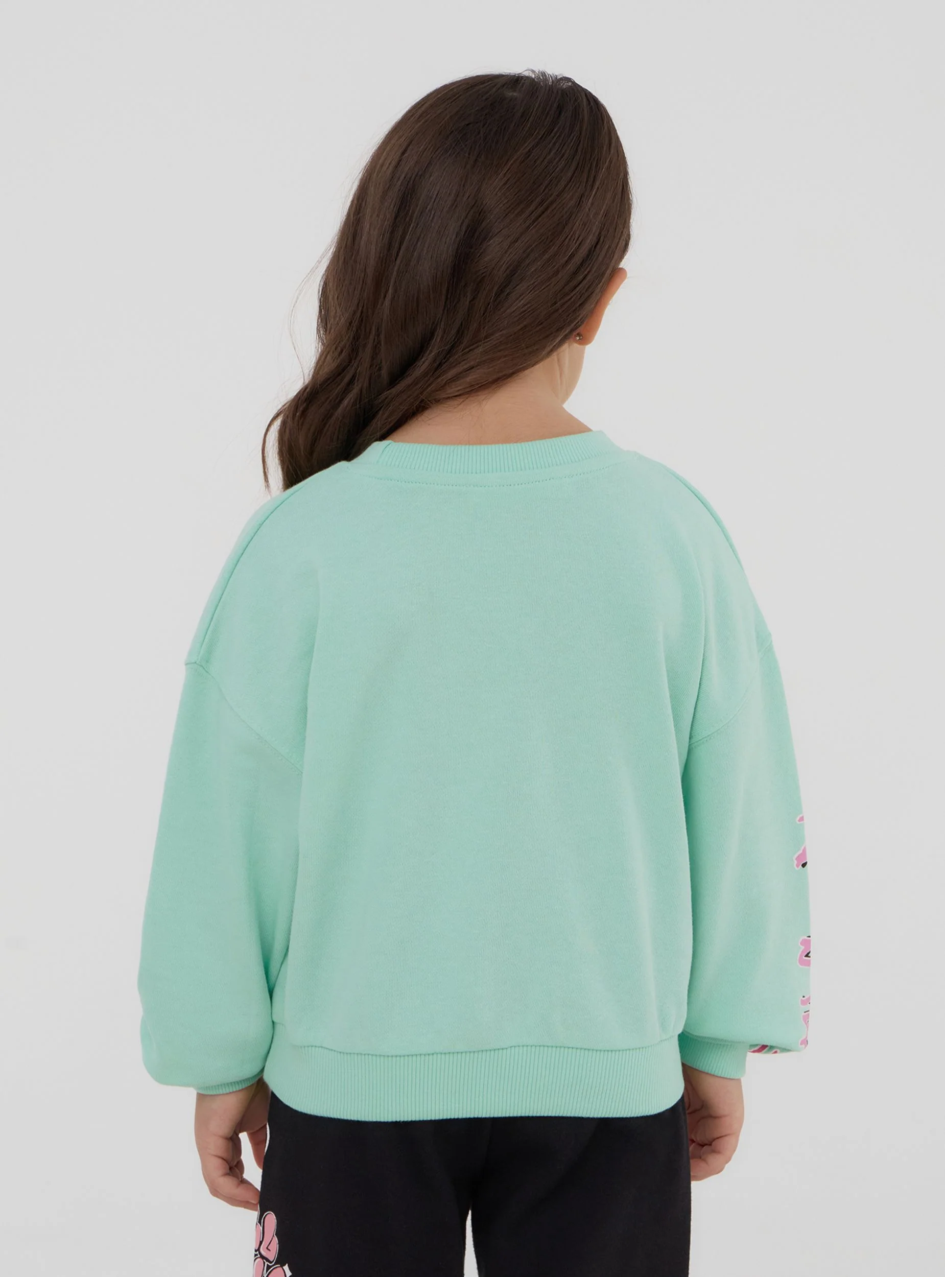 Felpa crop leggera con stampa stile graffiti - Image 3