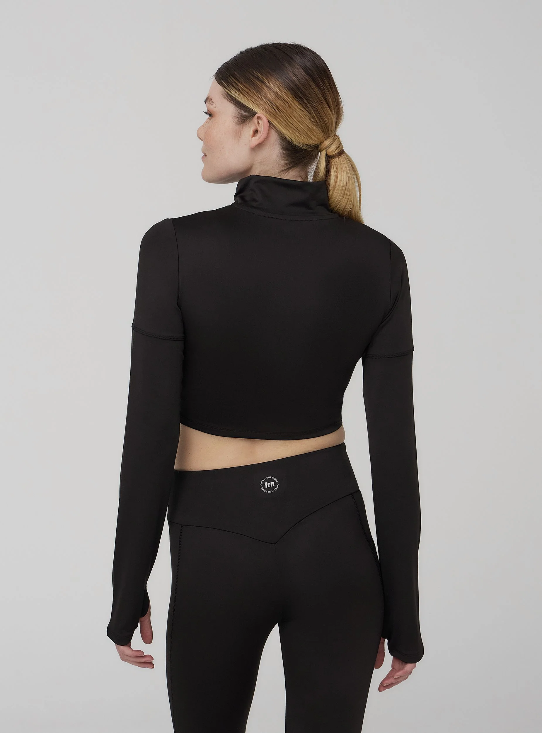 Felpa sportiva aderente crop con zip - Image 3