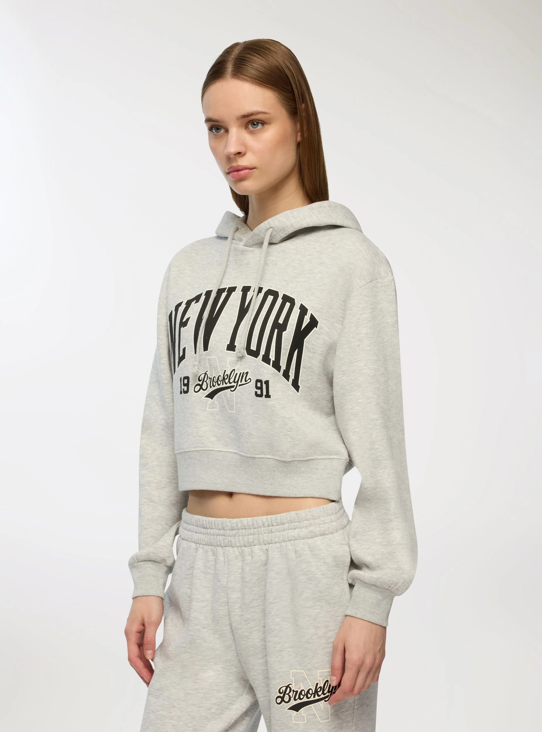 Felpa stampa college crop con cappuccio