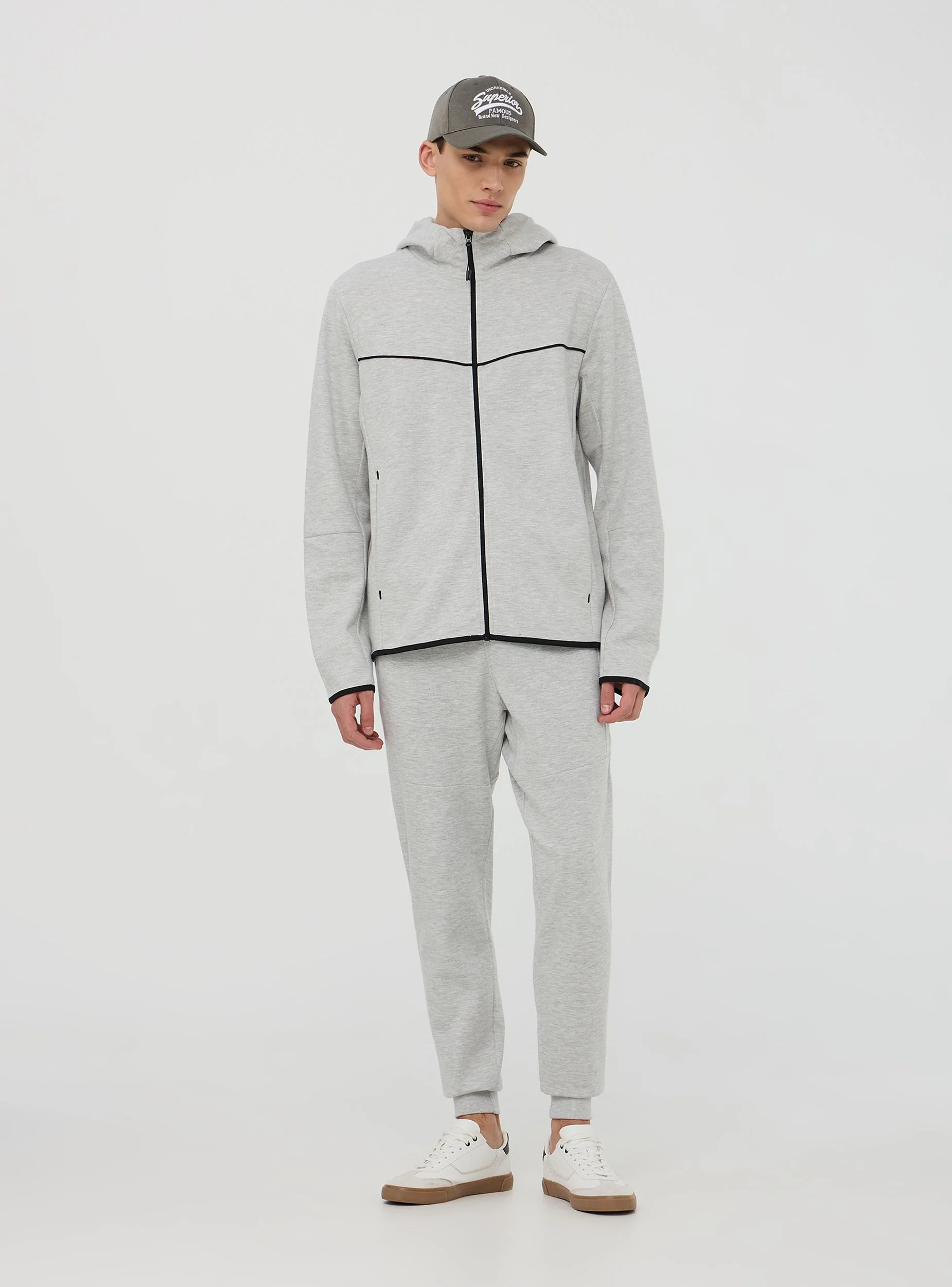Felpa tecnica con cappuccio e zip in misto cotone pesante