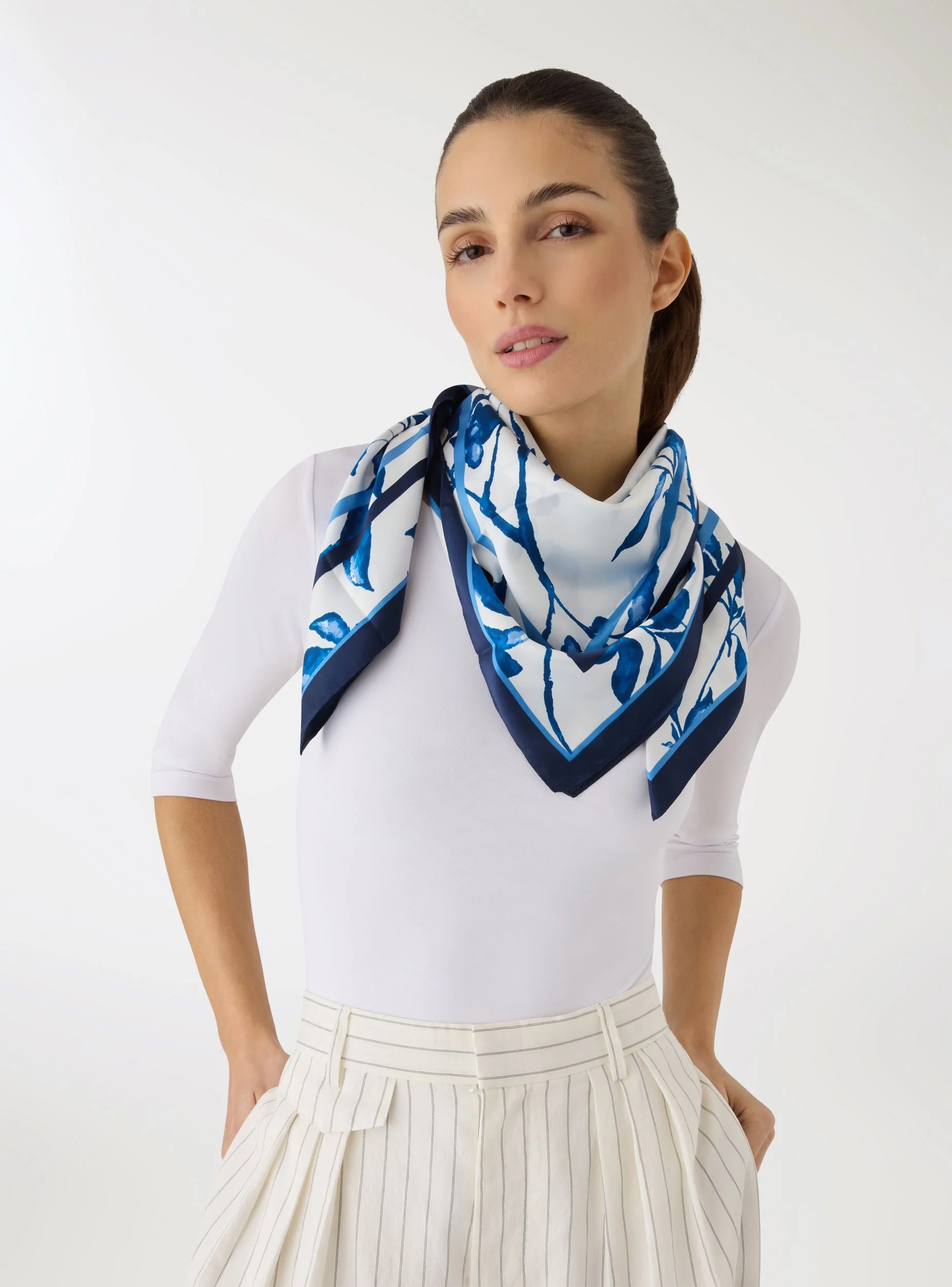 Foulard con stampa fiori