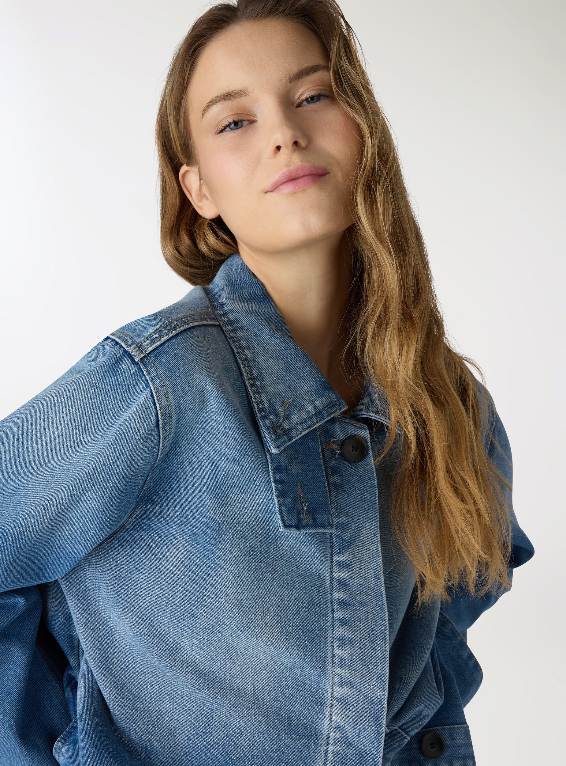 Giacca denim con collo ampio e bottoni nascosti - Image 4