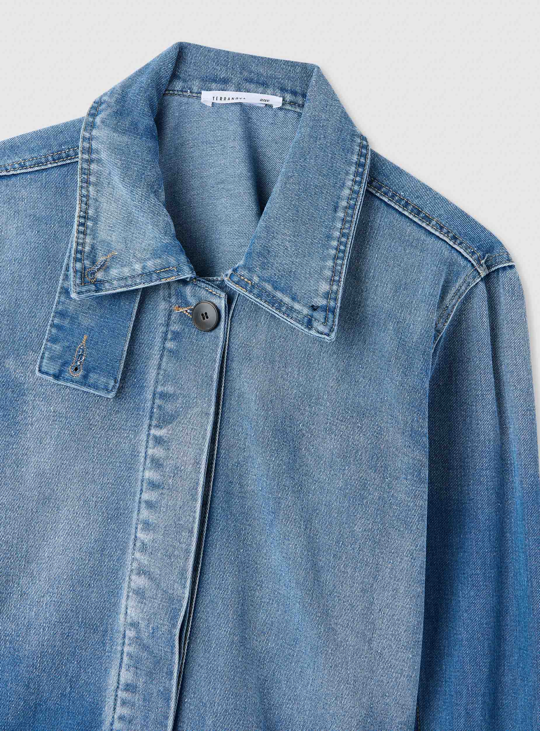 Giacca denim con collo ampio e bottoni nascosti - Image 7