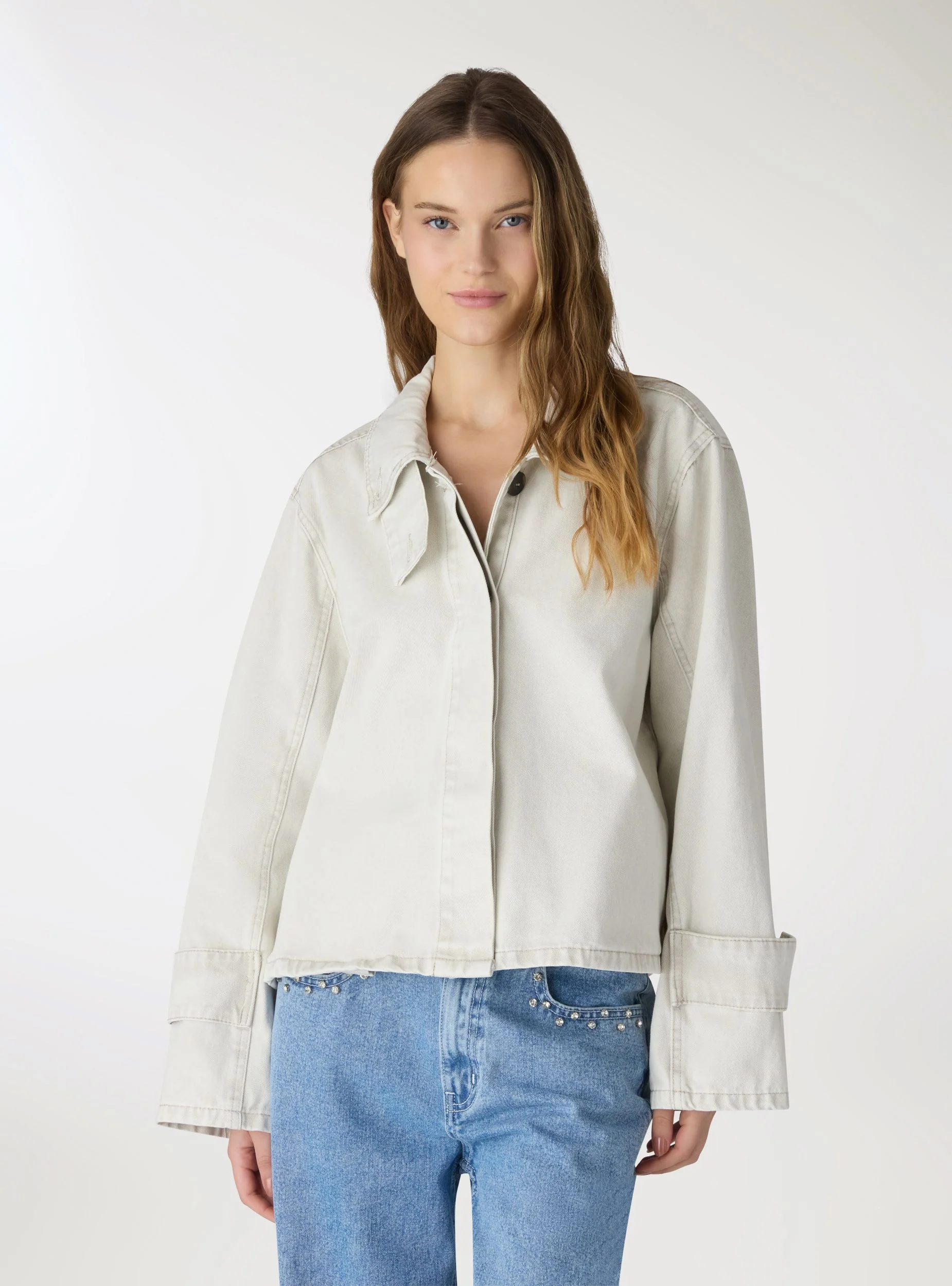 Giacca denim con collo ampio e bottoni nascosti - Image 2