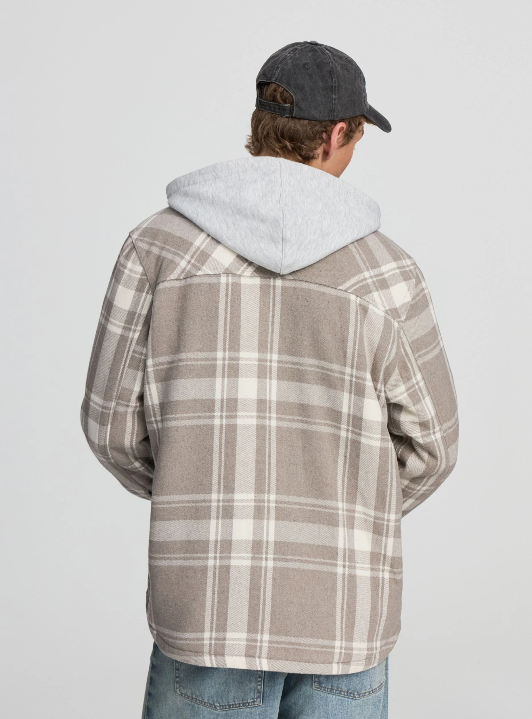 Giacca shacket imbottita con cappuccio - Image 3