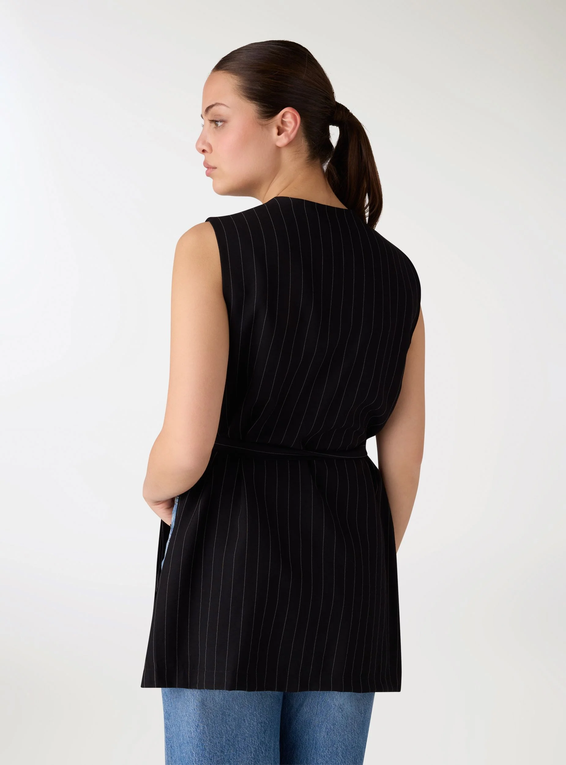 Gilet lungo a righe con cintura