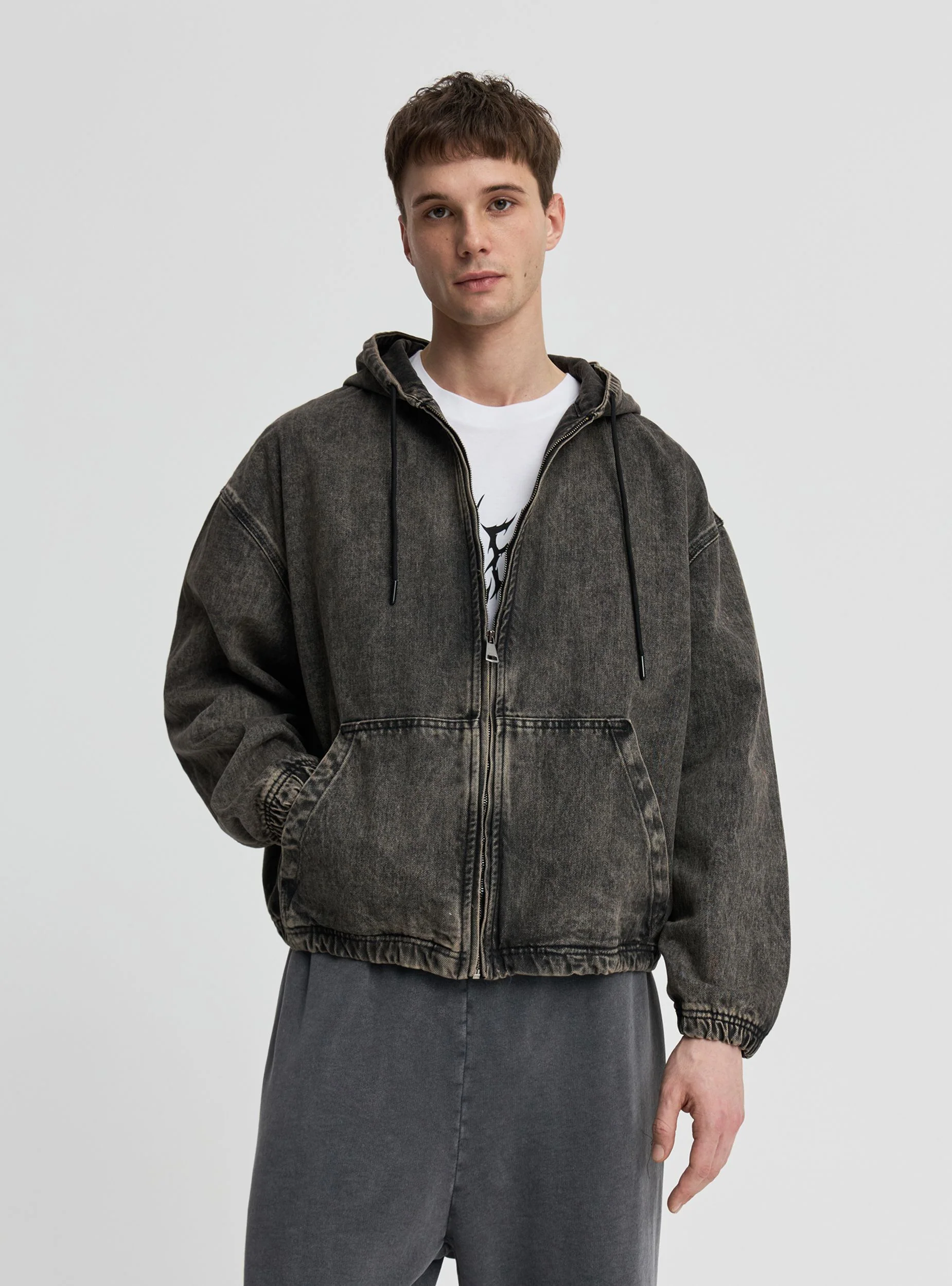 Giubbino con zip e cappuccio in denim - Image 3