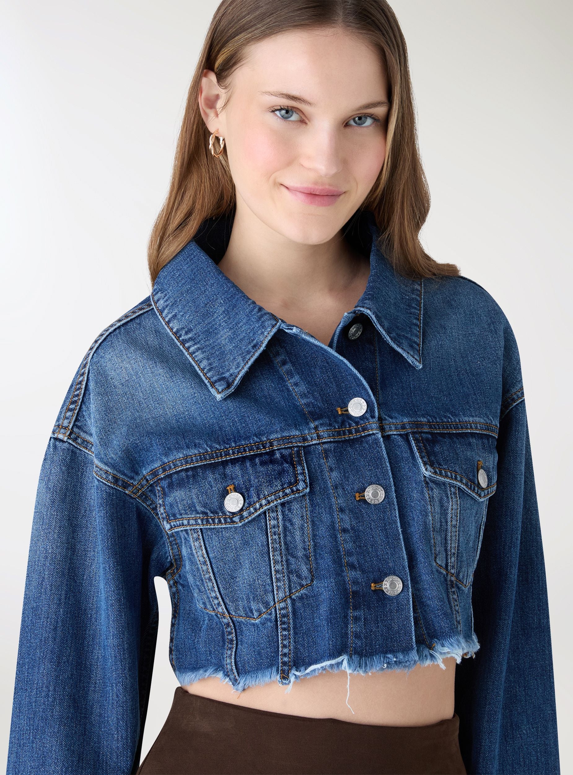 Giubbino crop in denim con tasche - Image 4
