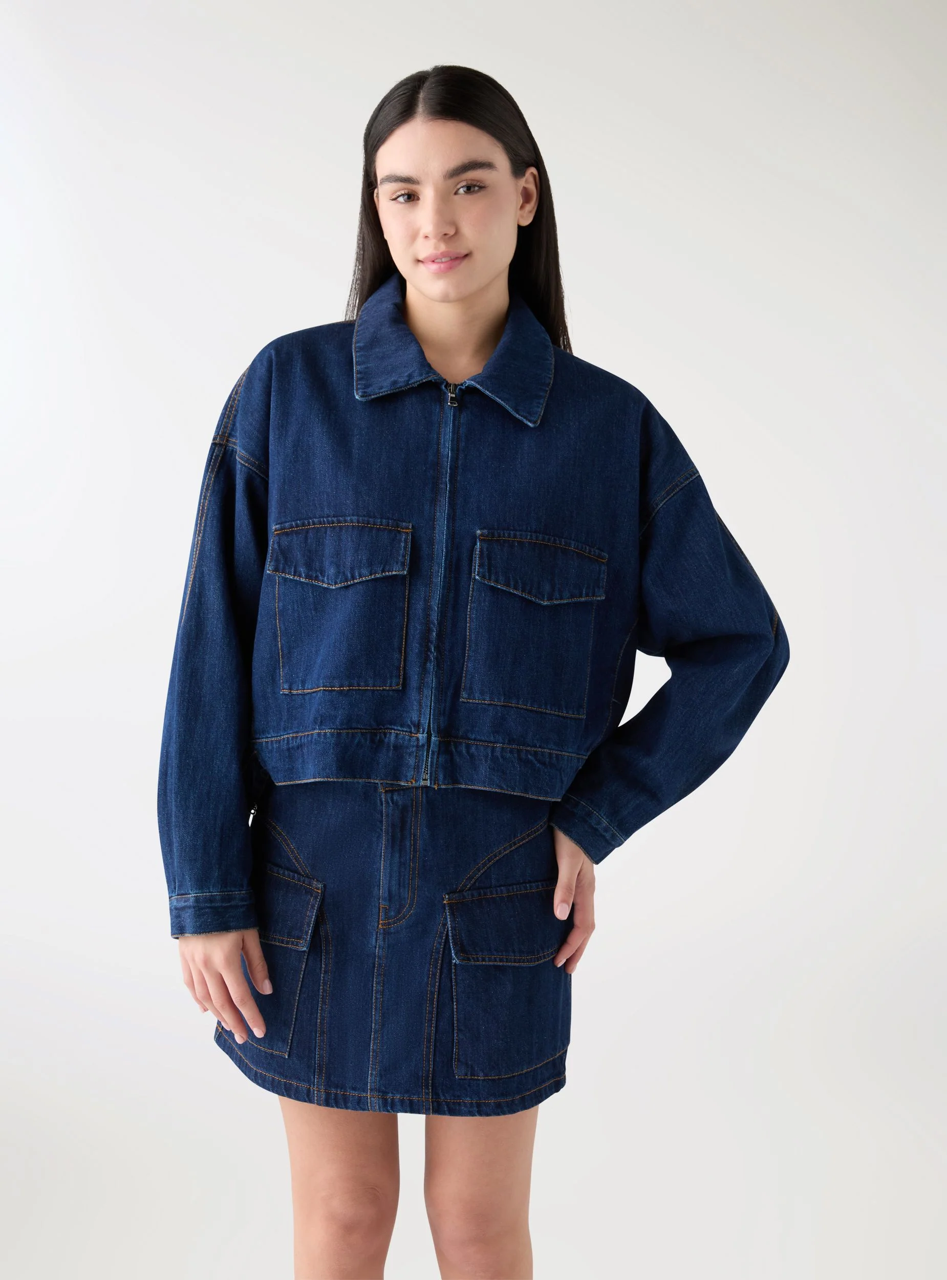 Giubbino denim over con tasche e zip - Image 3
