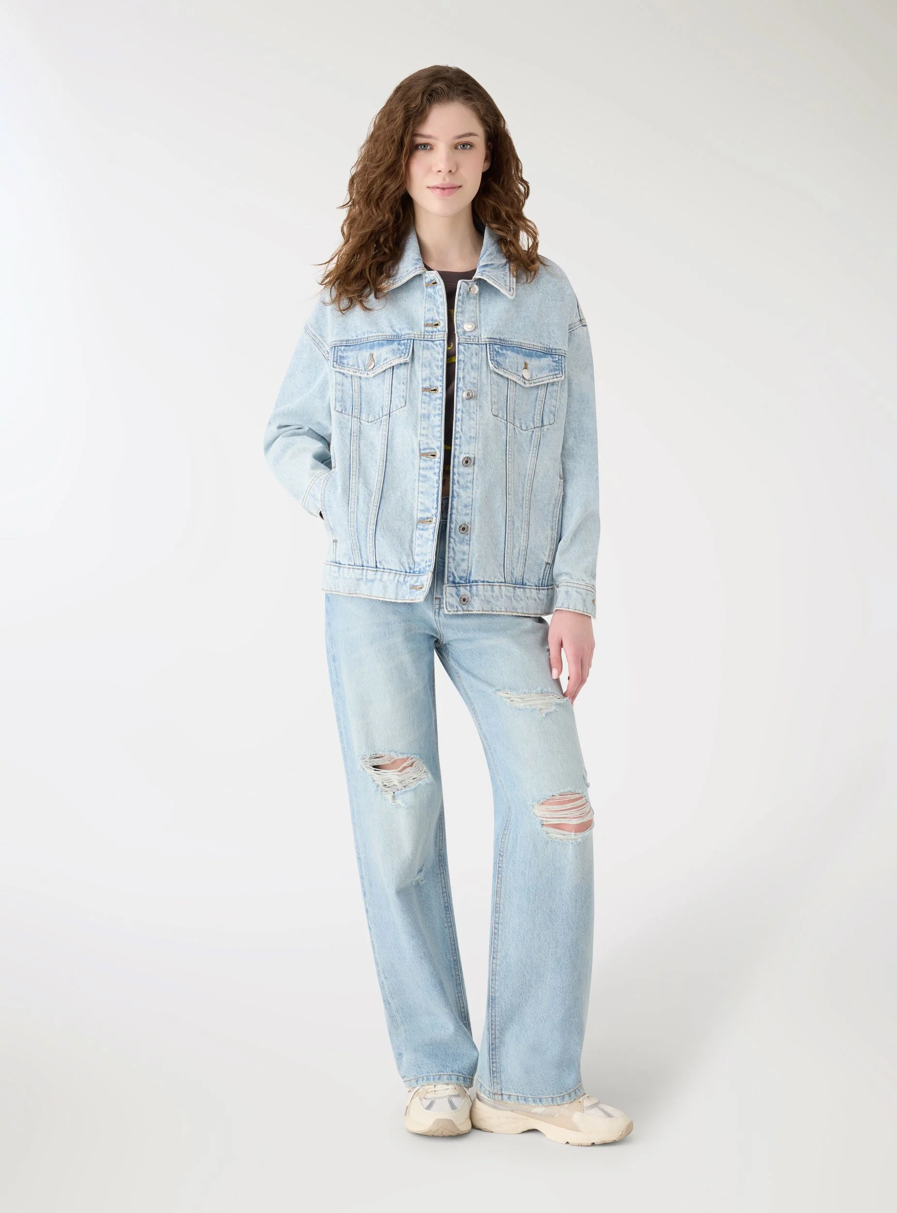 Giubbino denim oversize con strappi