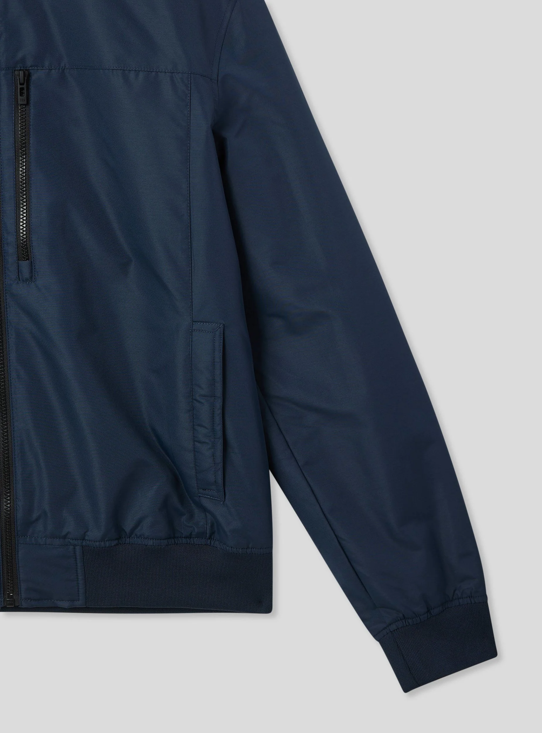 Giubbino leggero in nylon impermeabile con cappuccio - Image 4