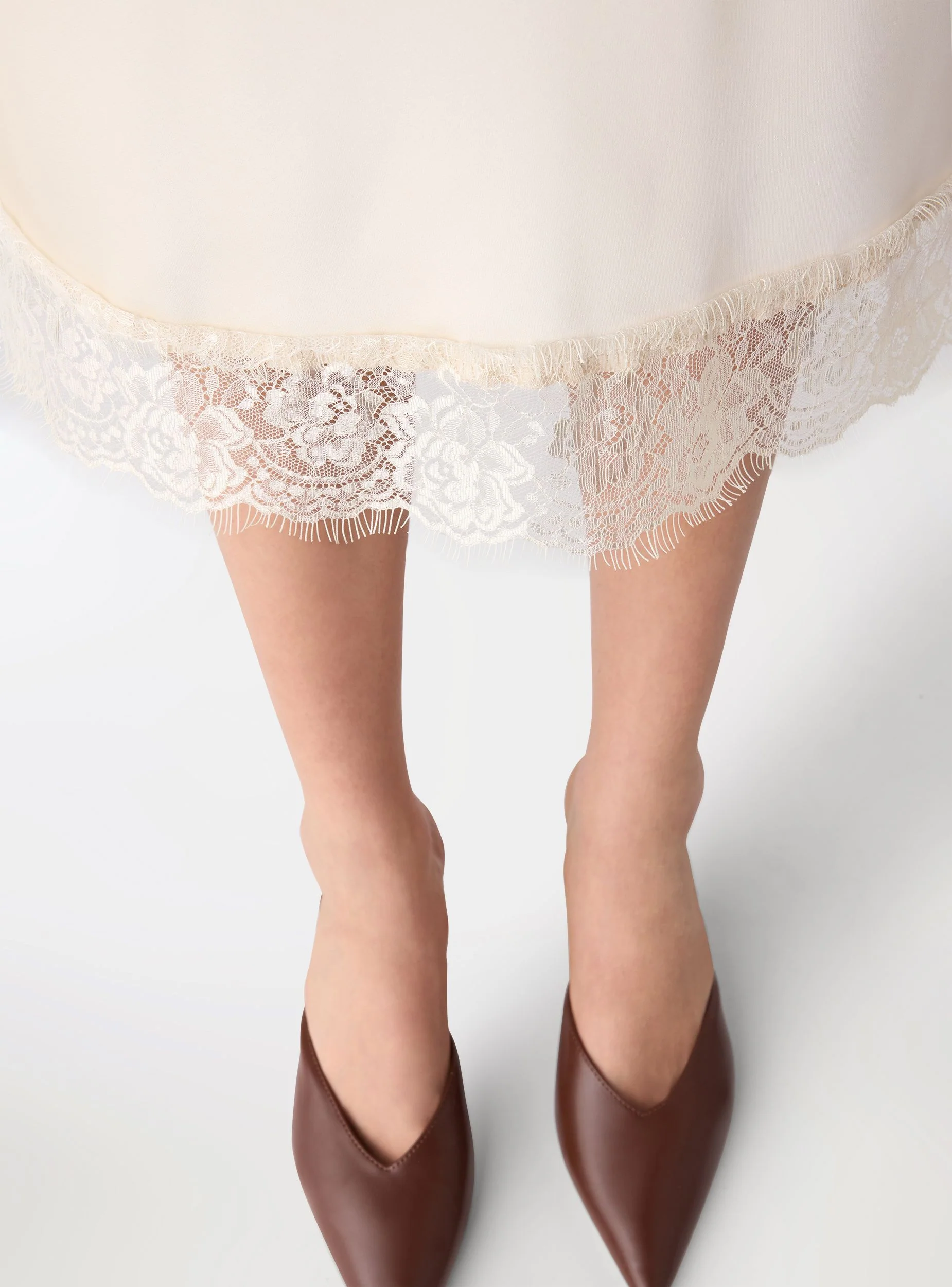 Gonna longuette a tinta unita con bordo in pizzo satin - Image 4