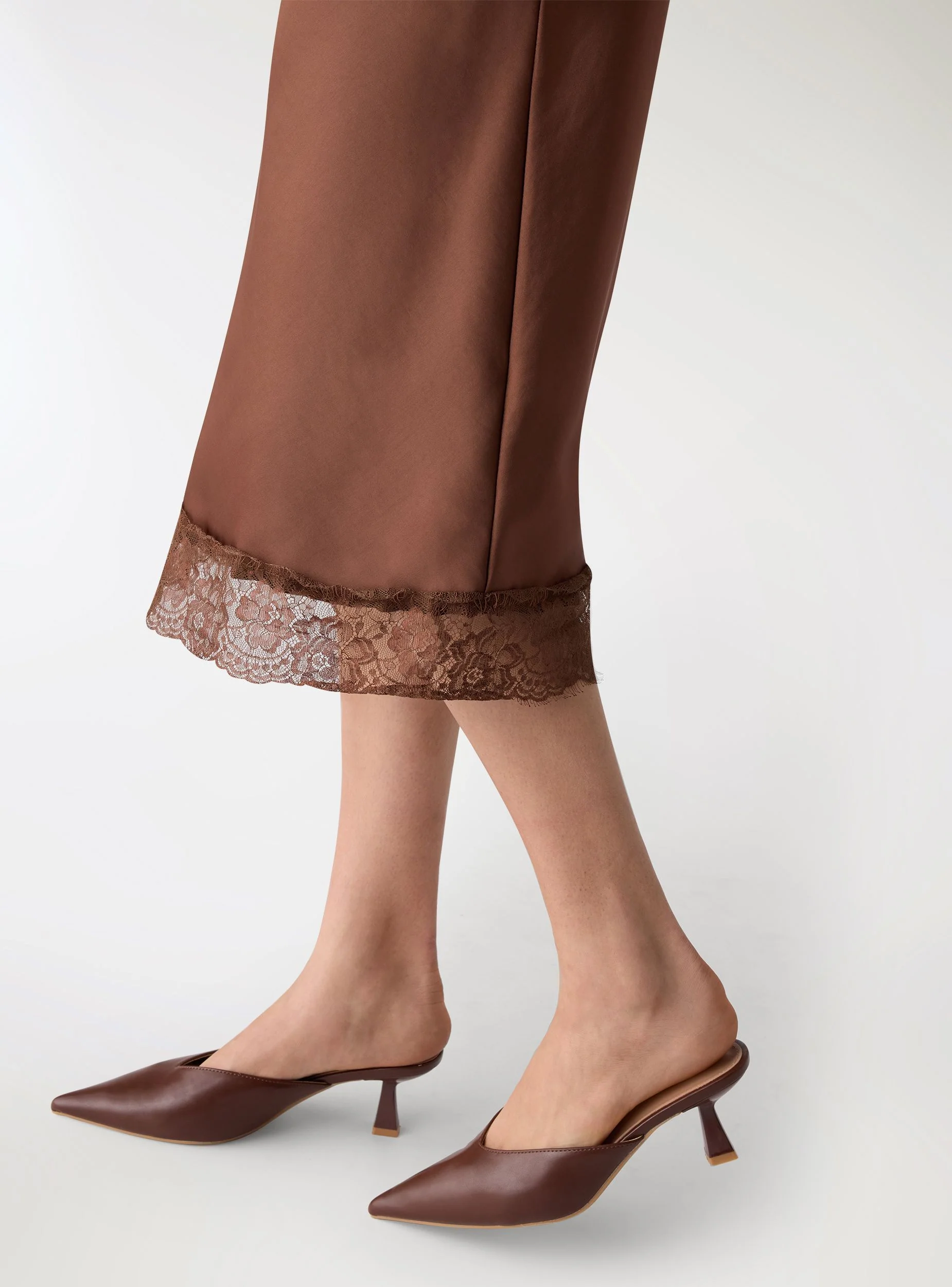Gonna longuette a tinta unita con bordo in pizzo satin - Image 4