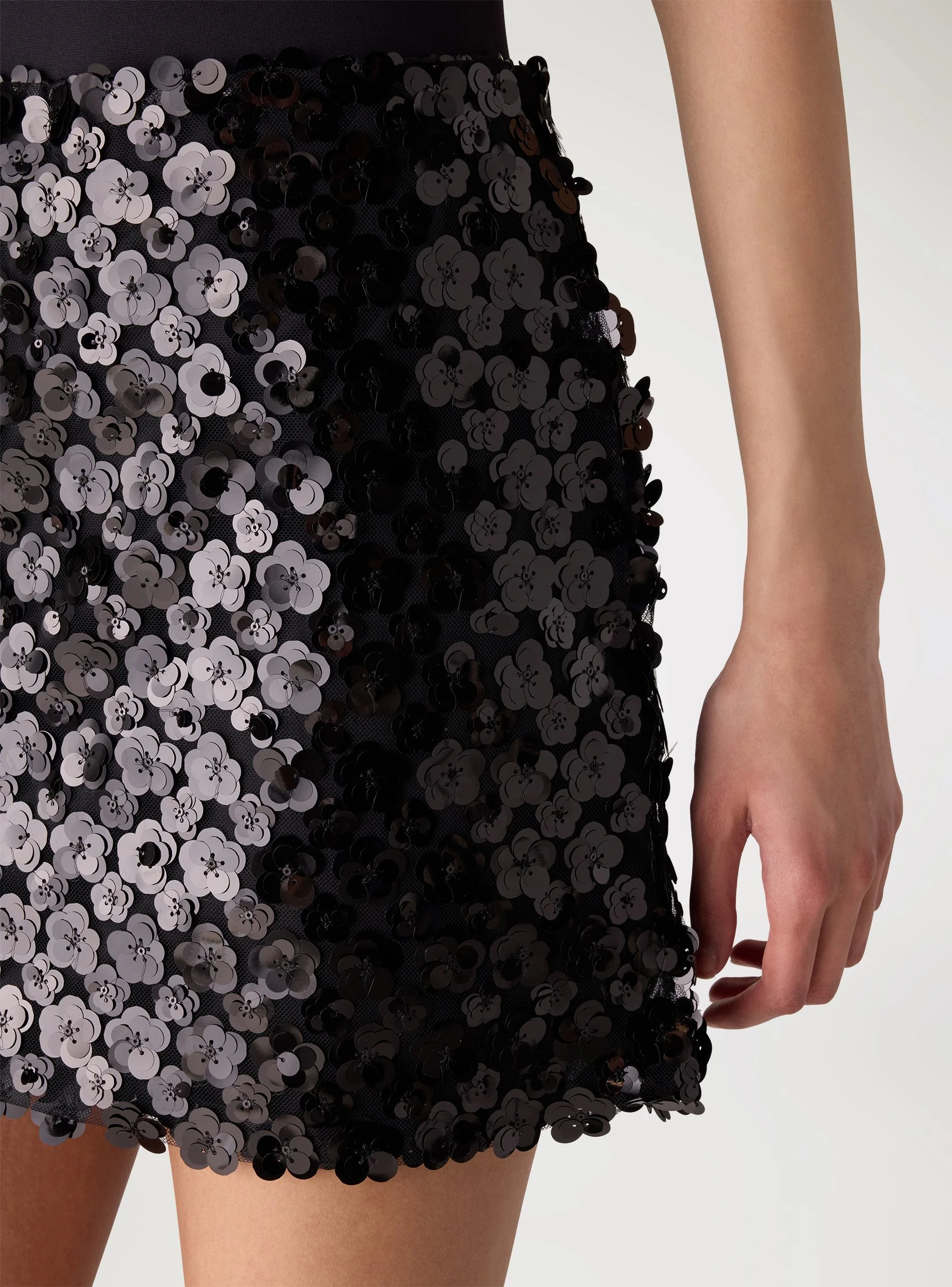 Gonna mini con paillettes a fiori - Image 4