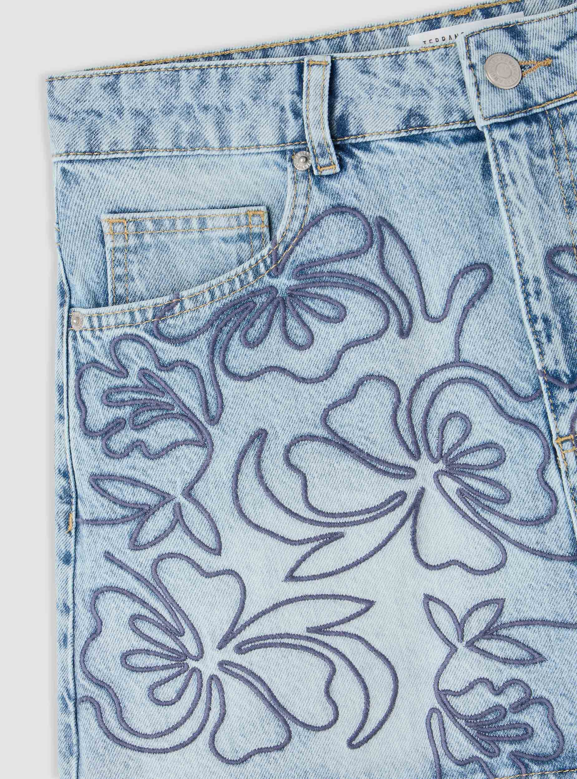 Gonna mini in denim con ricamo fiori - Image 6