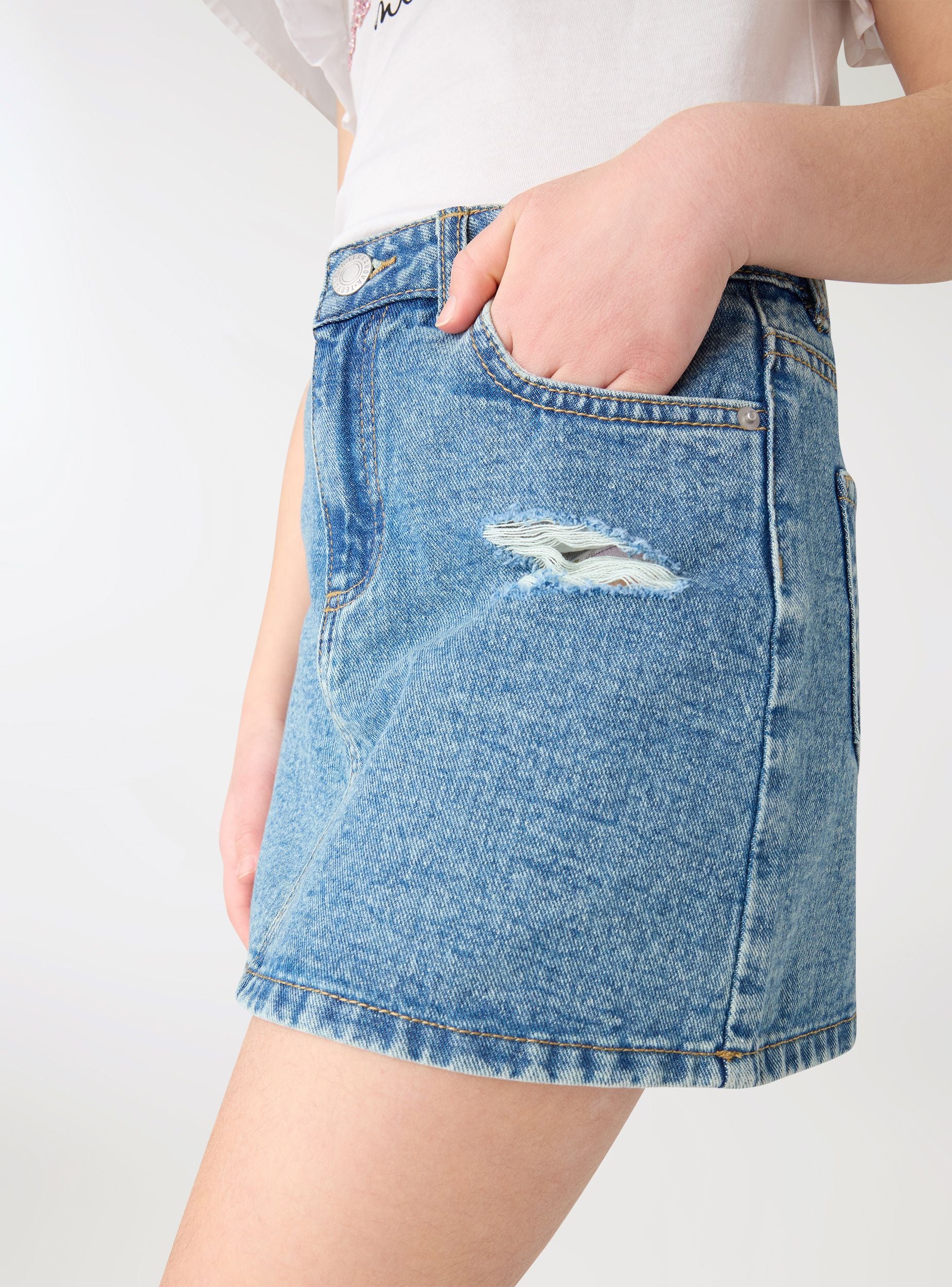 Gonna mini in denim con strappi