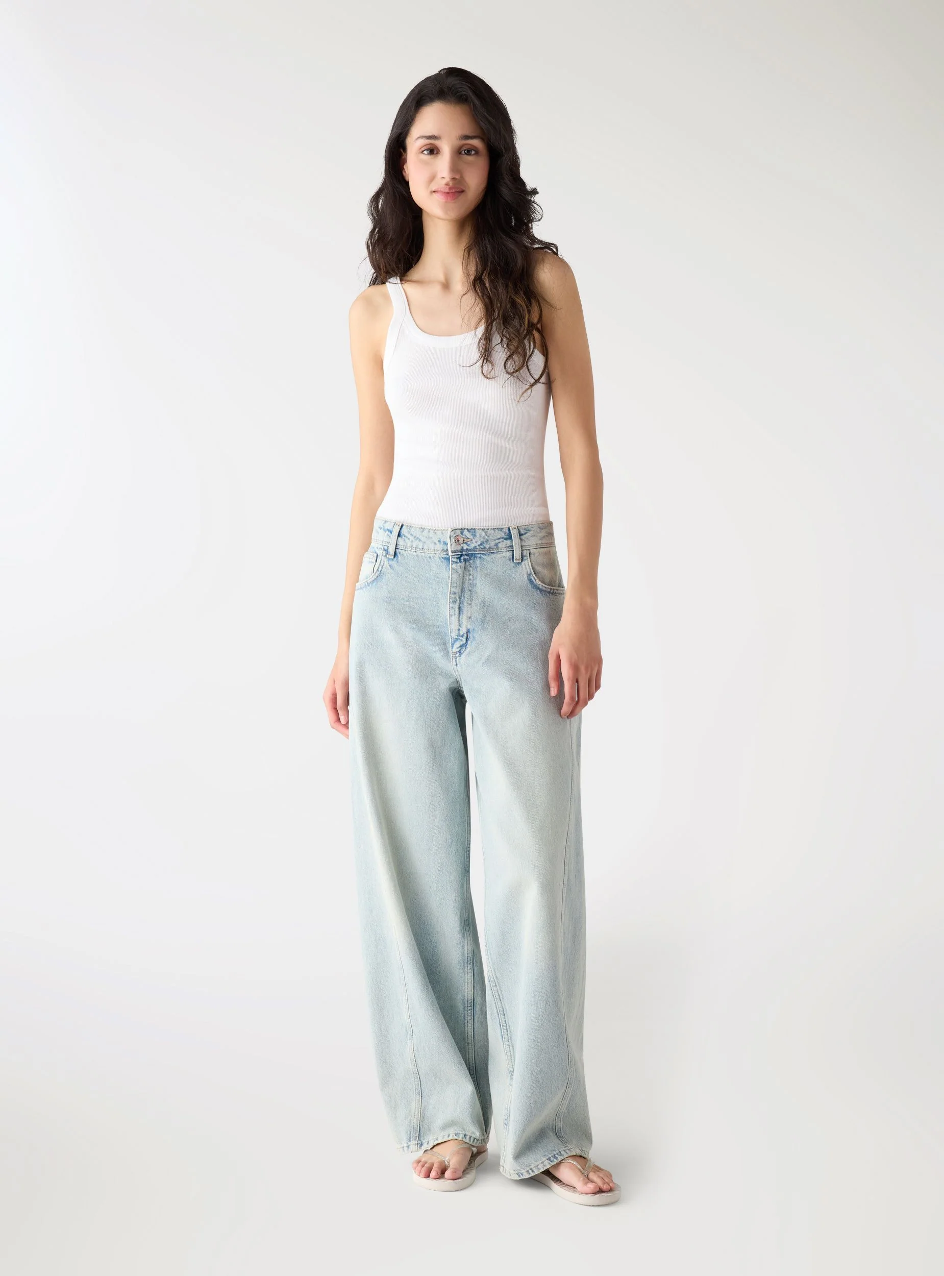 Jeans barrel con tagli laterali - Image 4