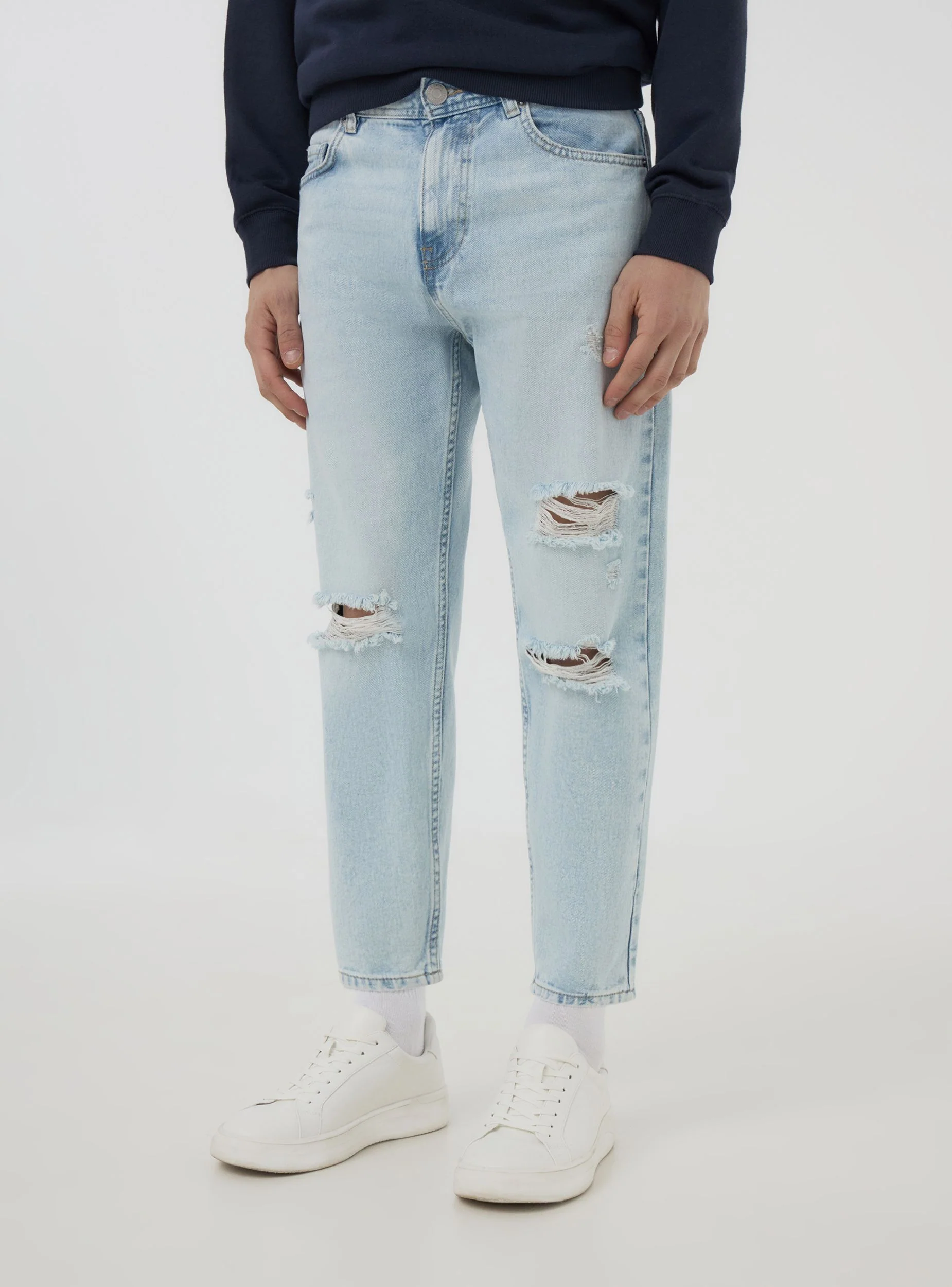 Jeans chiari loose fit con strappi - Image 3