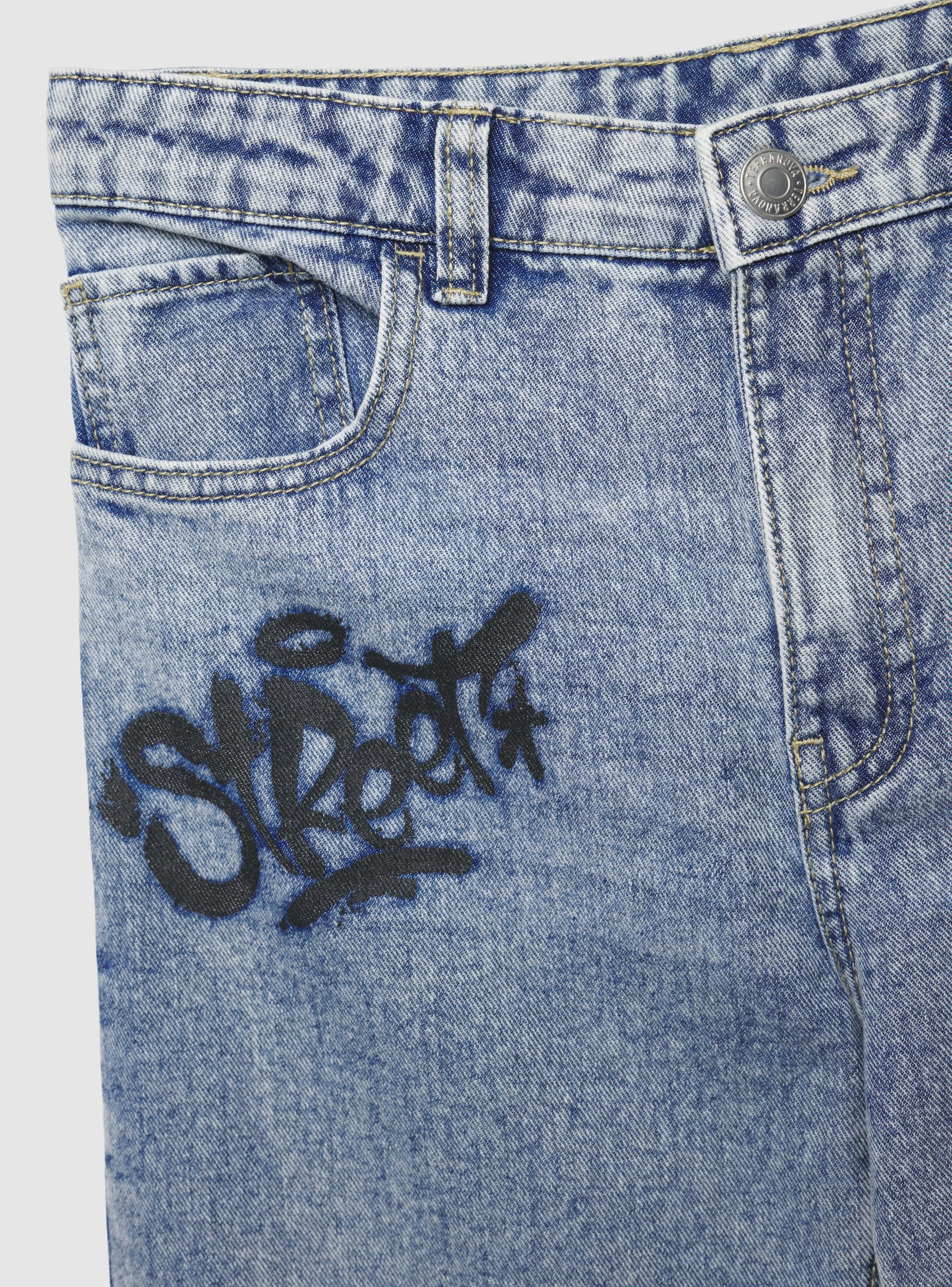 Jeans con stampa graffiti e strappi - Image 5