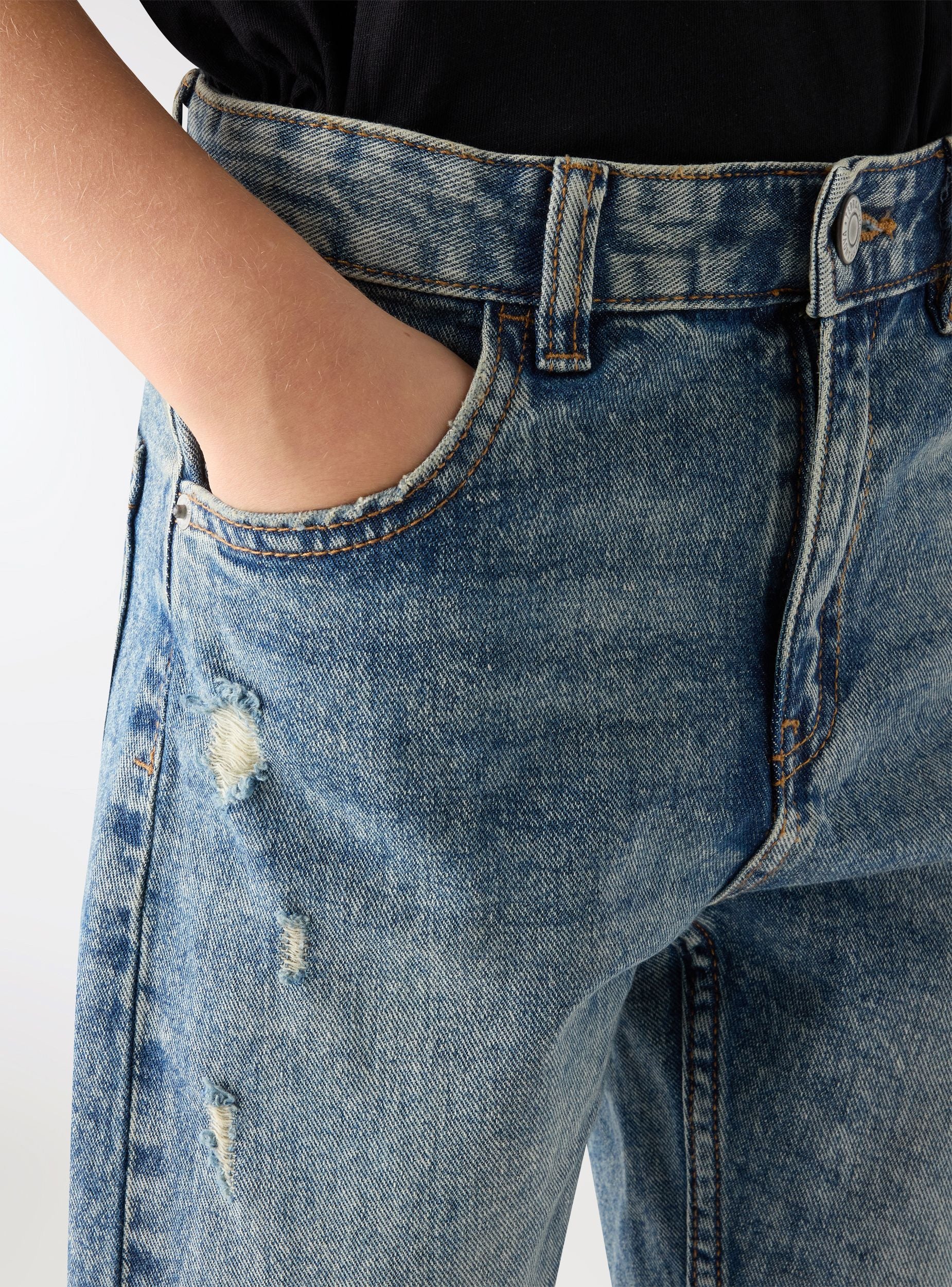 Jeans con strappi a tinta unita - Image 4