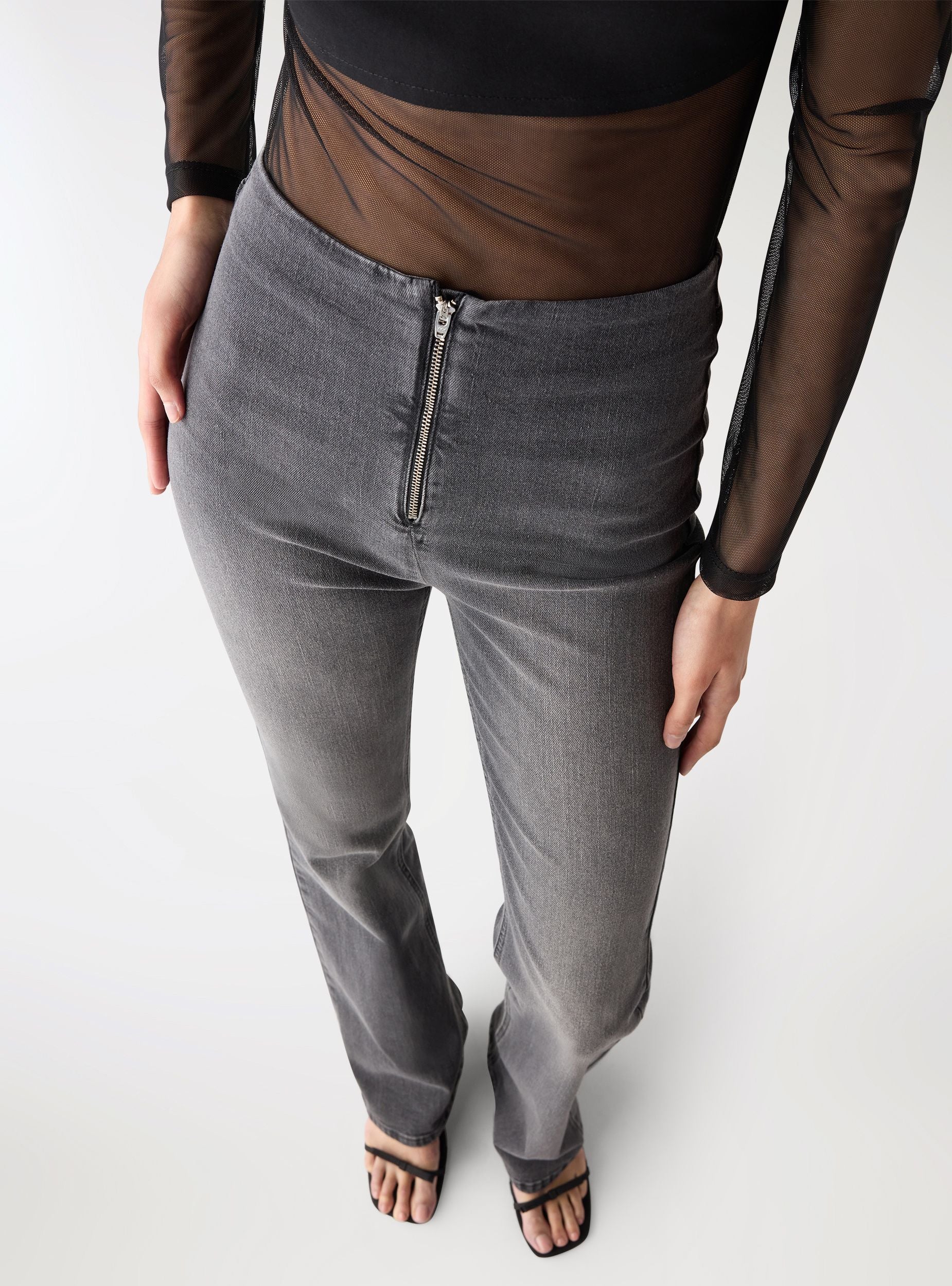 Jeans flared a vita bassa con zip - Image 2