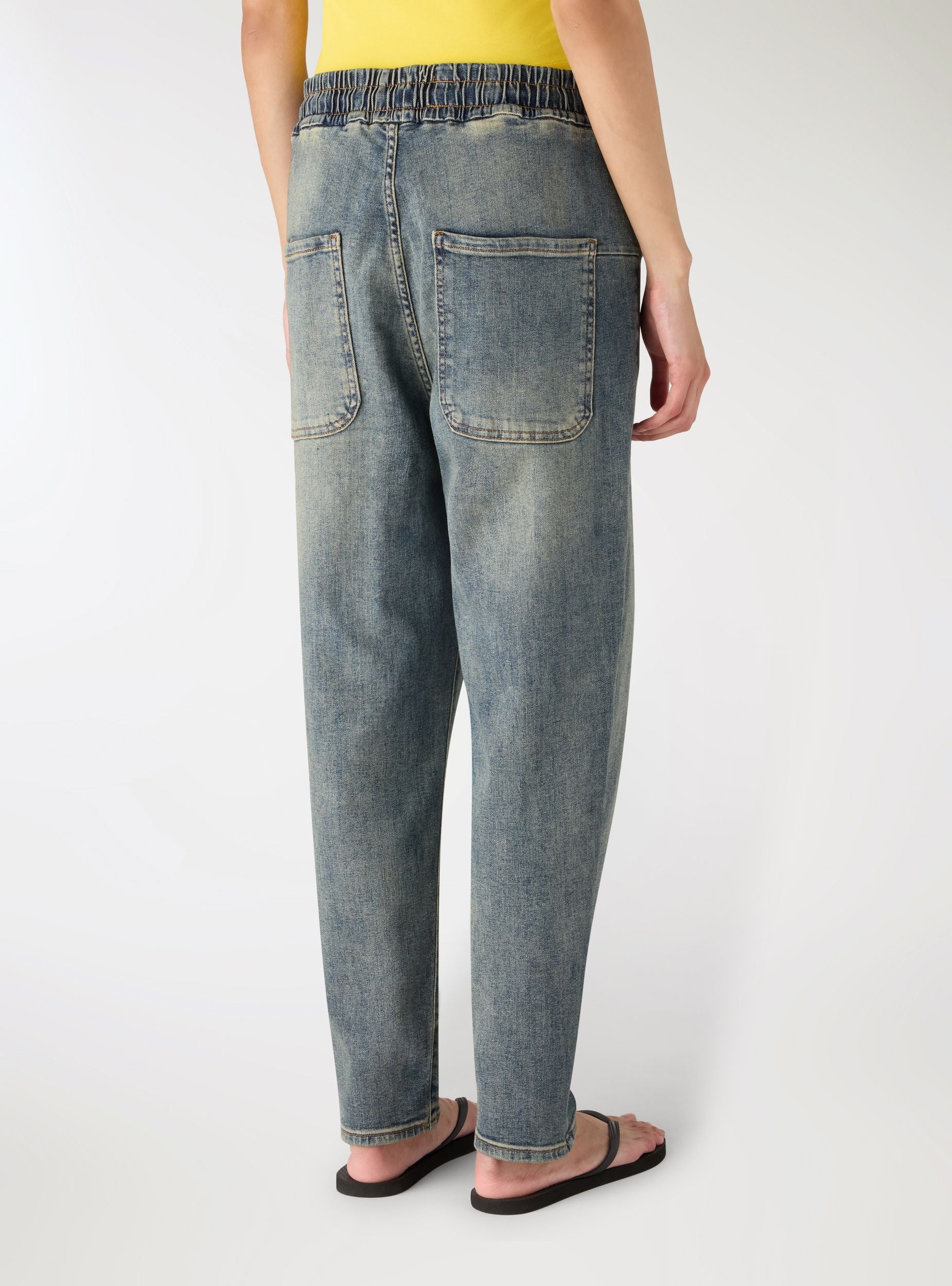 Jeans jogger con vita elasticizzata e coulisse - Image 3