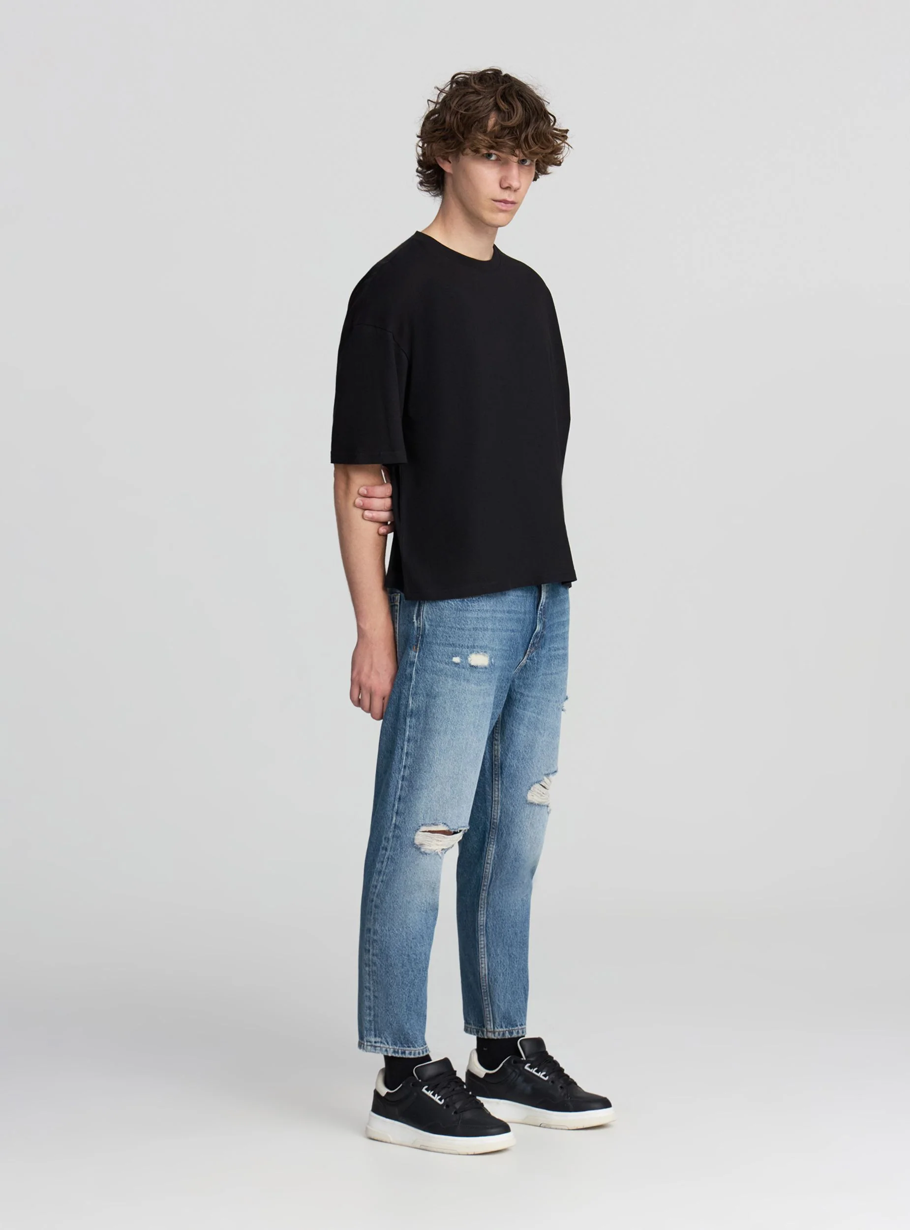 Jeans loose fit con strappi ampi - Image 3