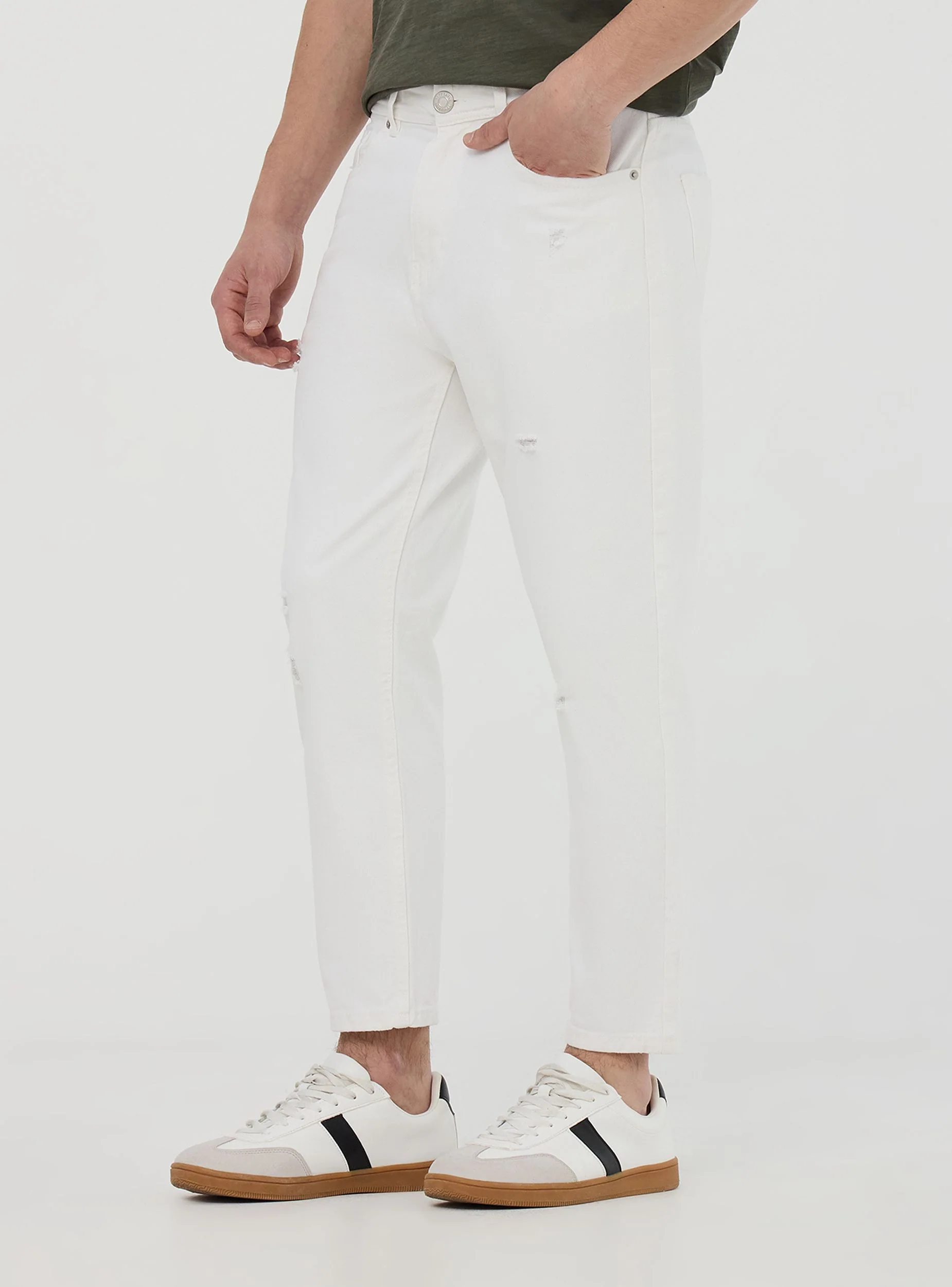 Jeans loose fit con strappi piccoli - Image 3