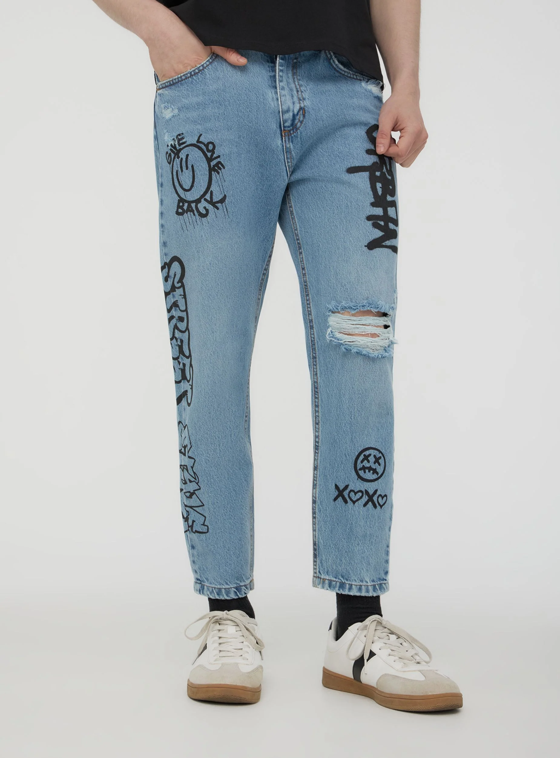 Jeans loose graffiti con strappi - Image 4