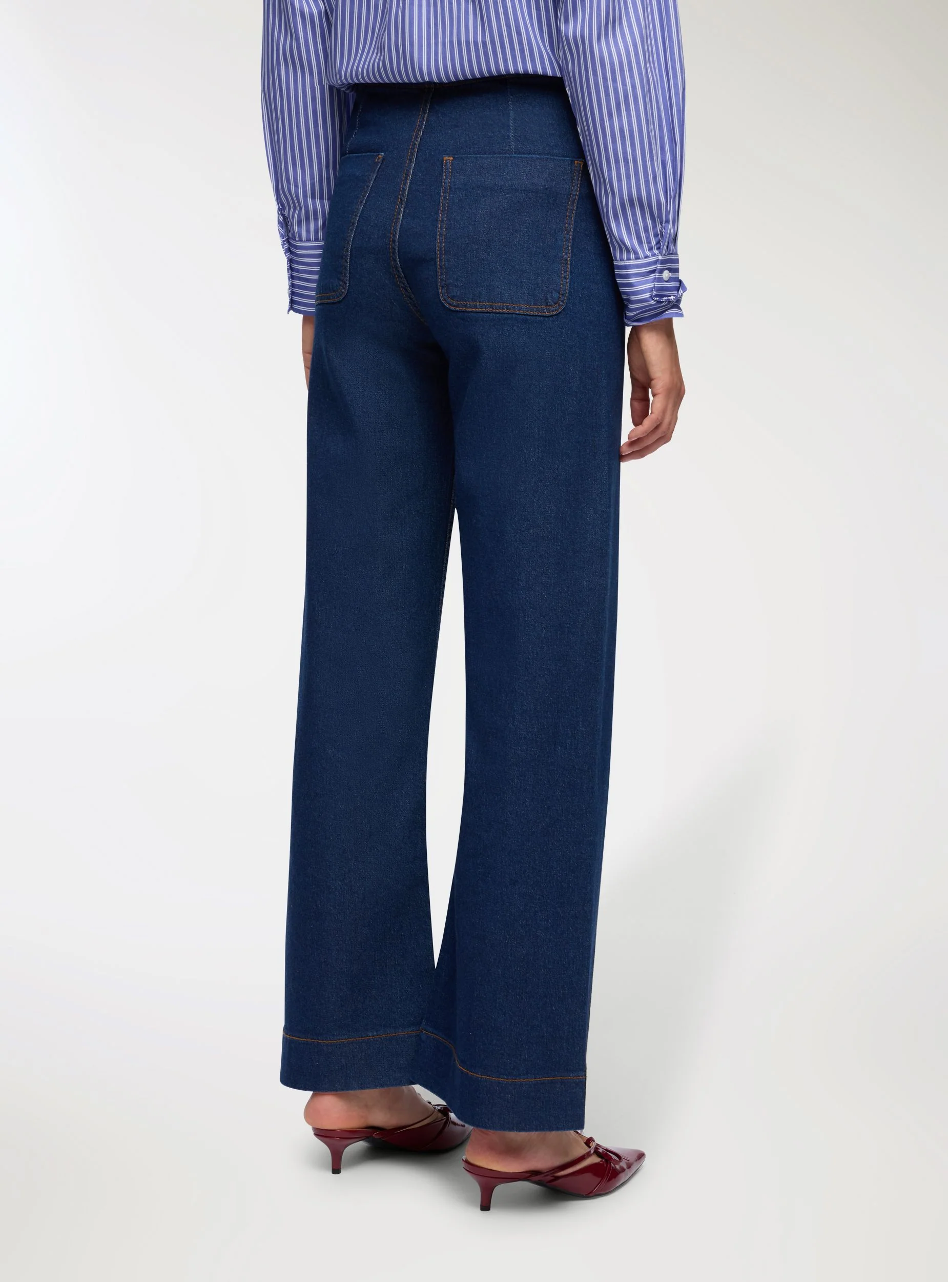 Jeans scuri wide leg con tasche applicate - Image 3