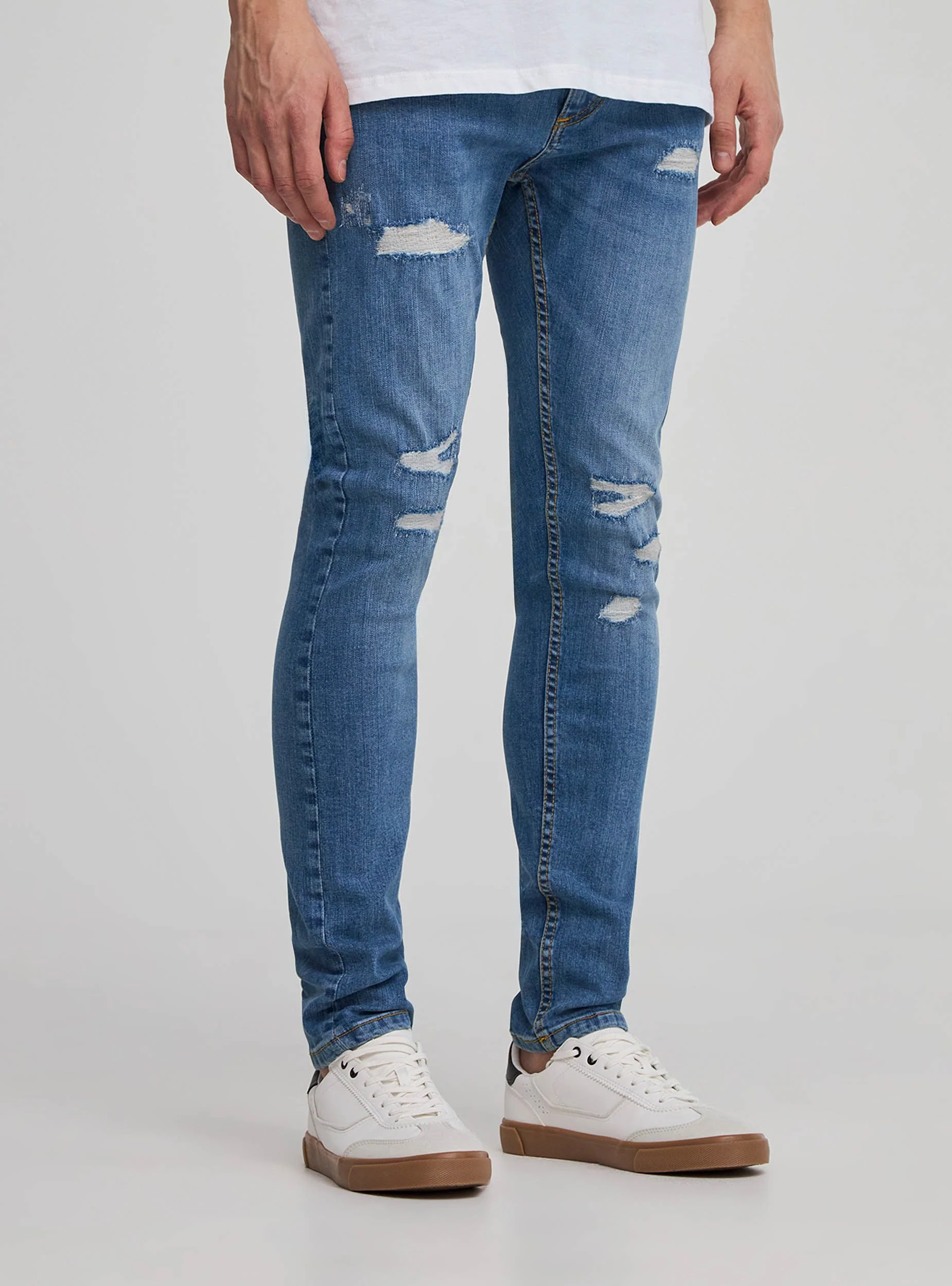 Jeans skinny con strappi - Image 2
