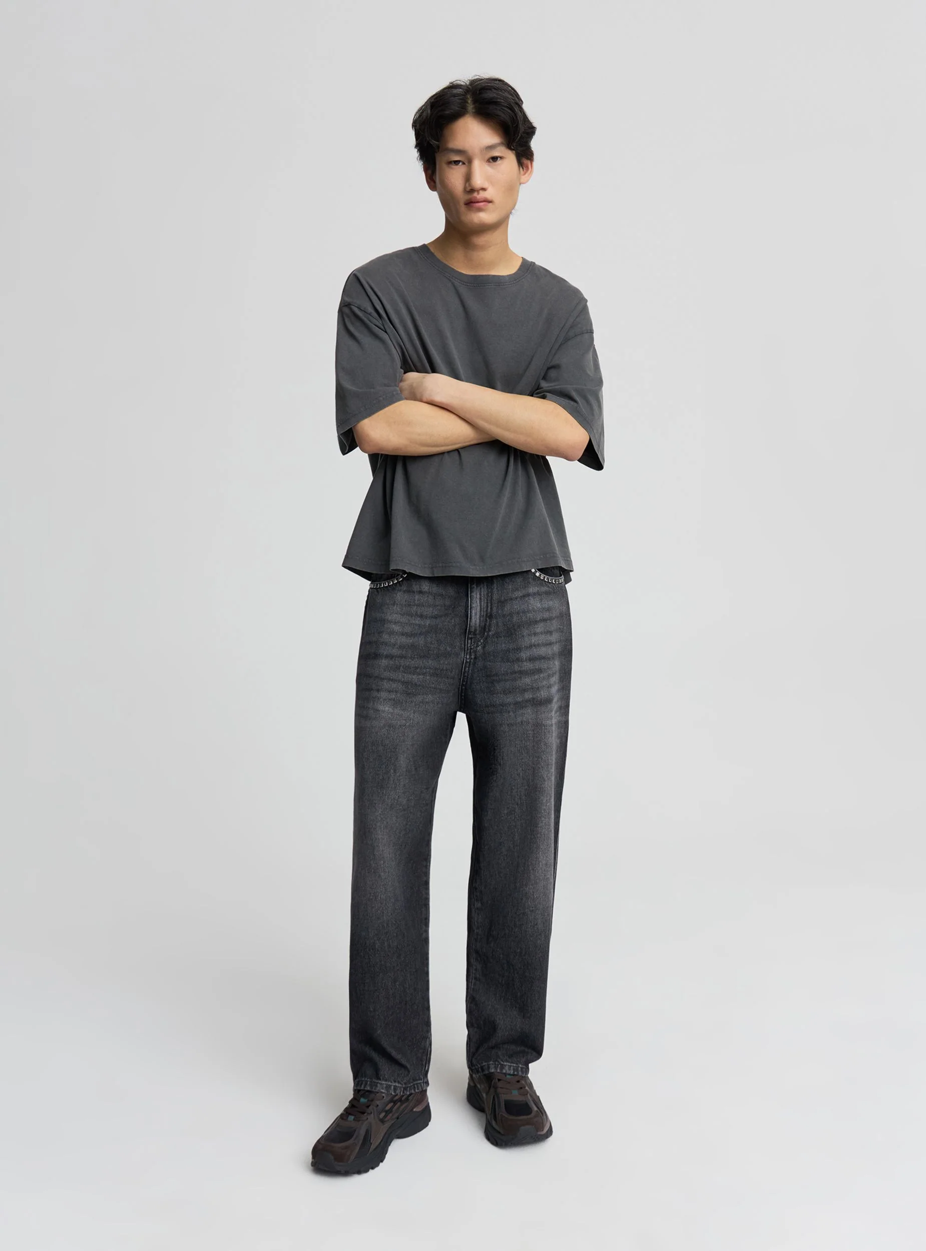 Jeans super baggy con borchie - Image 2