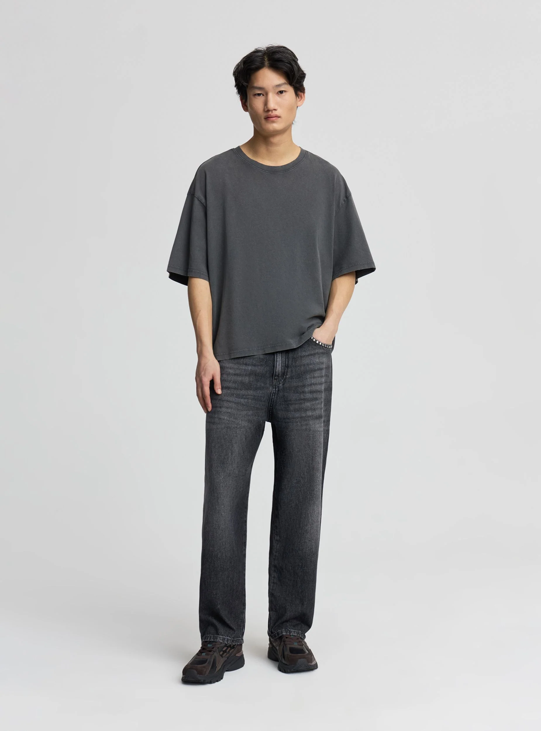 Jeans super baggy con borchie - Image 3