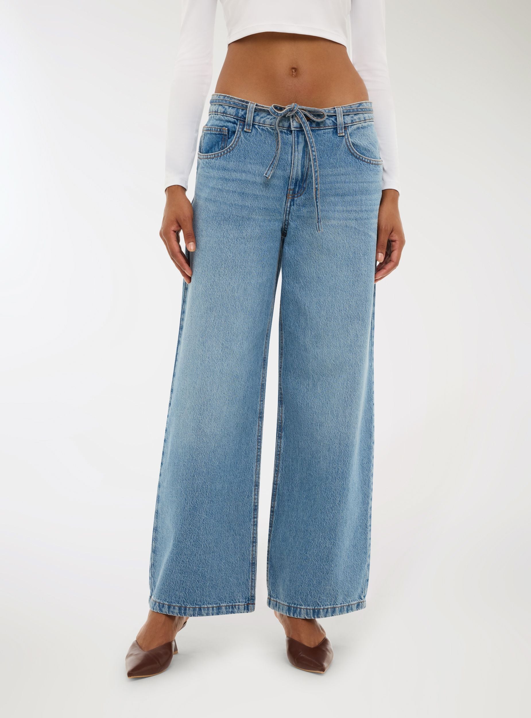 Jeans wide leg con cintura