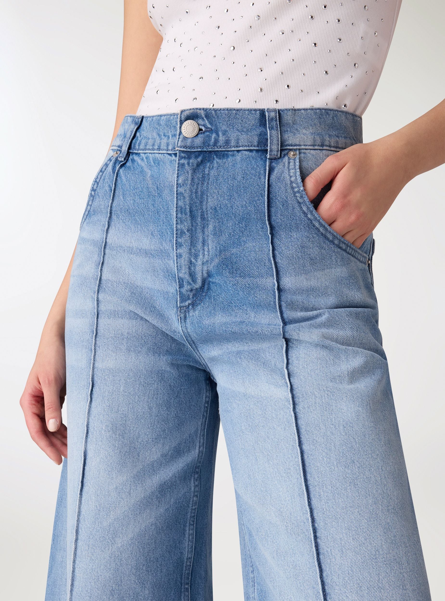 Jeans wide leg con nervatura a tinta unita - Image 4