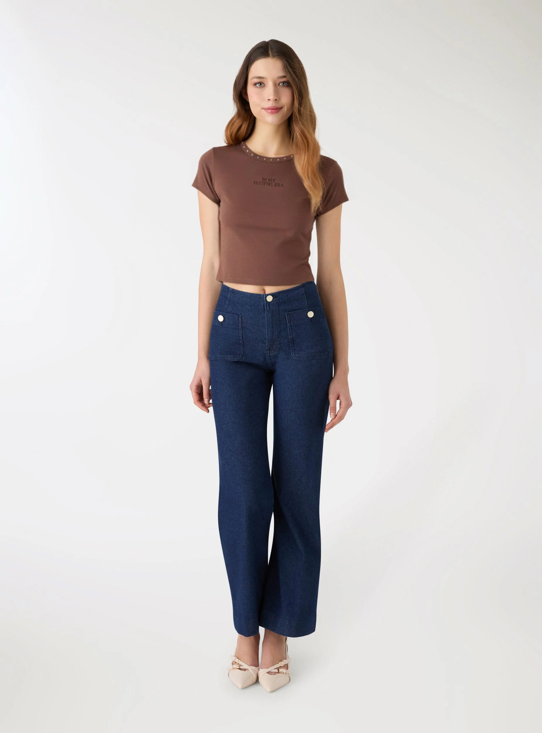 Jeans wide leg con tasche applicate