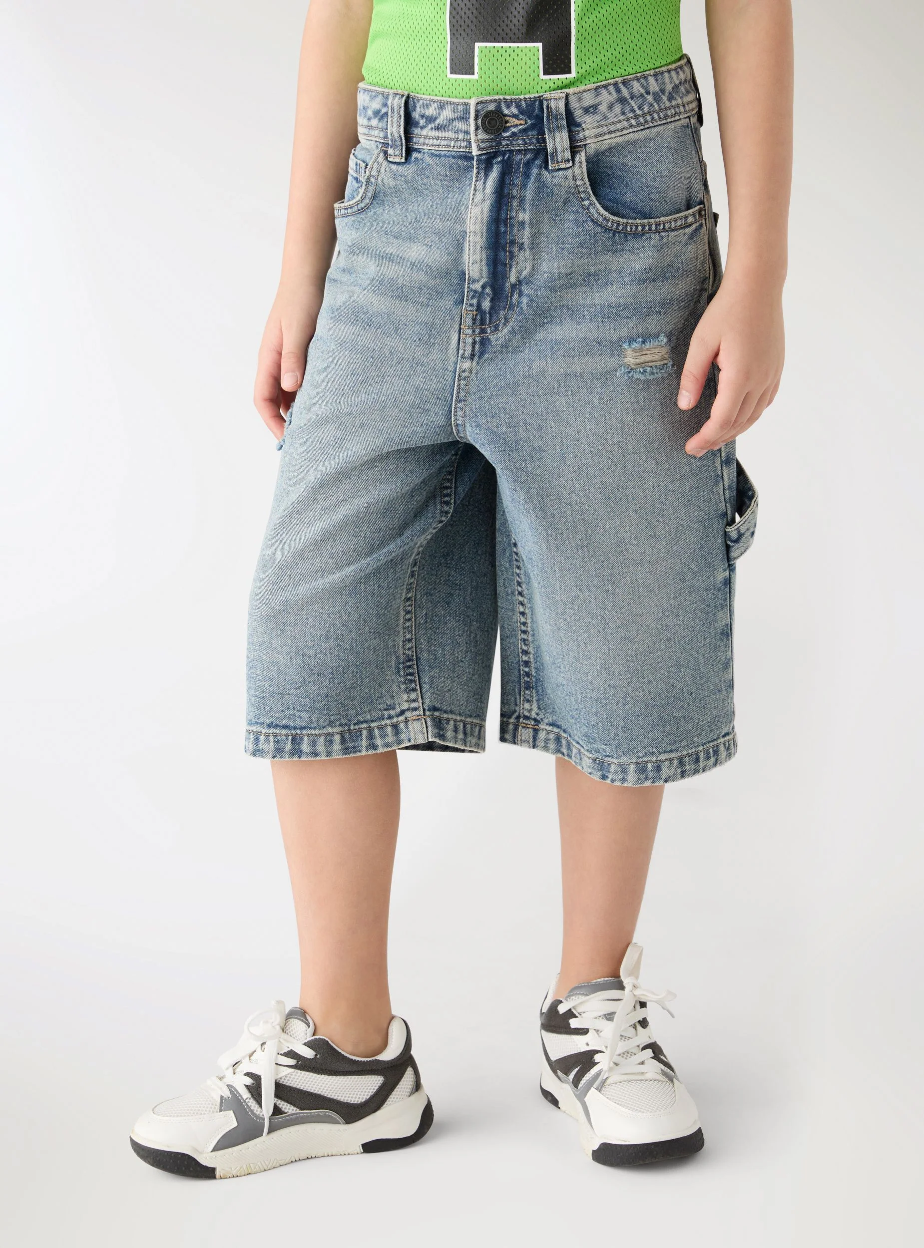 Jorts carpenter con tasche utility e strappi