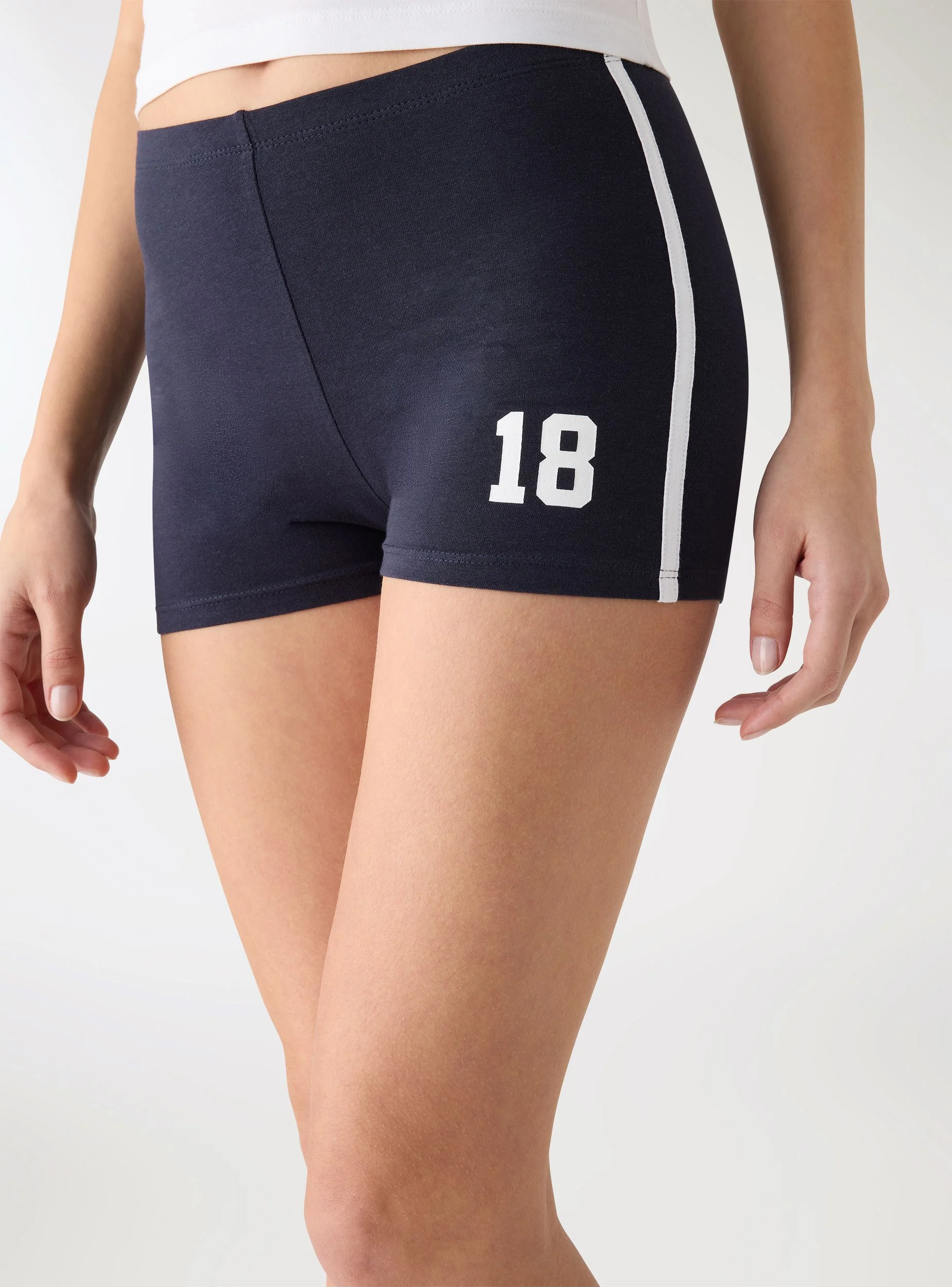 Leggings corti con bande e numero - Image 3