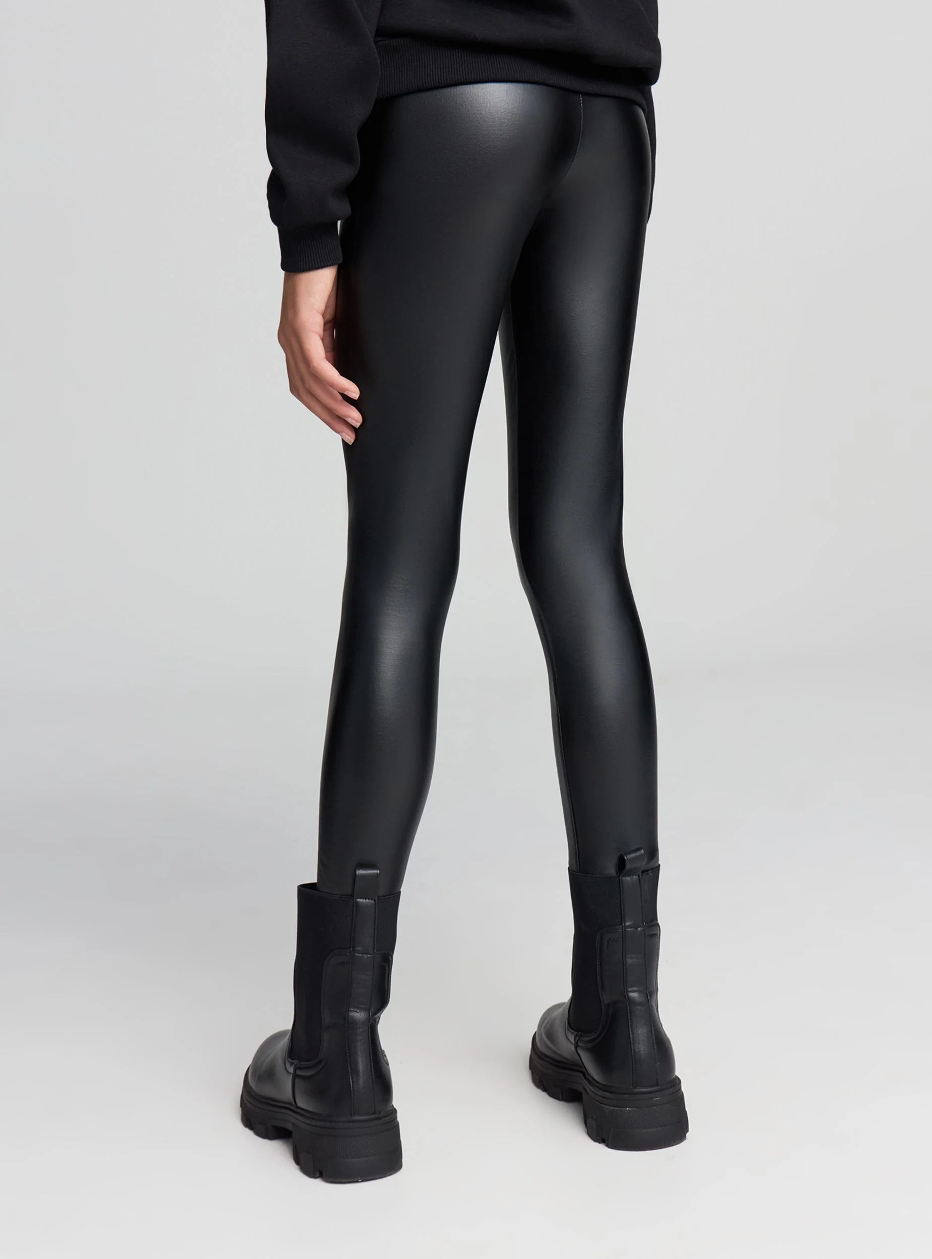 Leggings similpelle a vita alta - Image 2